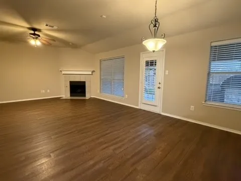 Single Family Residence For Rent in Dallas County , 7905 Park Lane, Rowlett, Texas 75089, 3 Bedroom, 3 Bathroom, 2 Garage spaces, 2,103 Sqft, built in 1997, mls#21407772, Real Estate Agent in Rowlett, Homes For Rent in Dallas county, Homes For Rent in Rowlett, Realtor in Rowlett Texas, Real Estate Brokerage Independent Realty Texas, Luminita Cordes Realtor