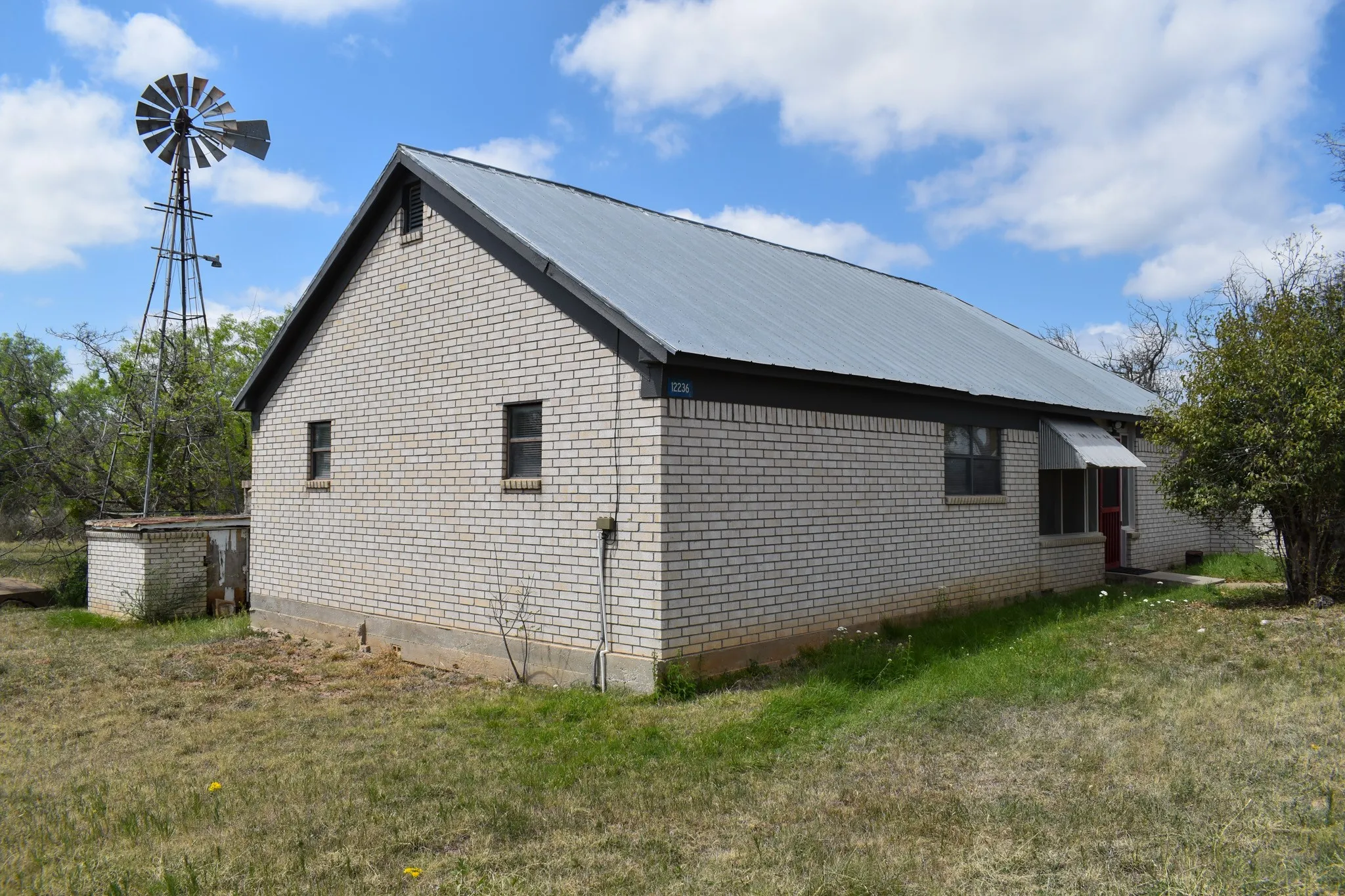 Single Family Residence For Sale in Mason County , 12236 First Katemcy Street, Mason, Texas 76825, 3 Bedroom, 2 Bathroom, 3 Garage spaces, 1,968 Sqft, built in 1970, mls#21408540, Real Estate Agent in Mason, Homes For Sale in Mason county, Homes For Sale in Mason, Realtor in Mason Texas, Real Estate Brokerage Independent Realty Texas, Luminita Cordes Realtor