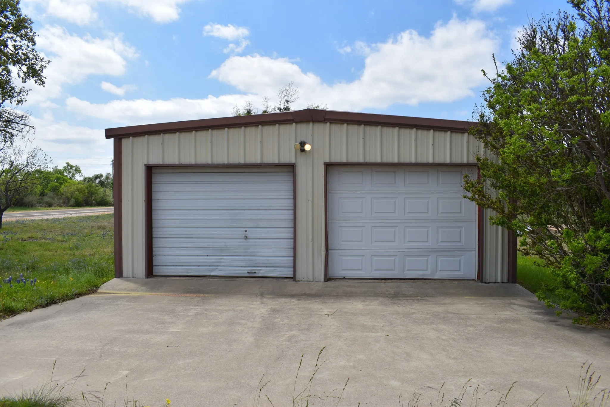 Single Family Residence For Sale in Mason County , 12236 First Katemcy Street, Mason, Texas 76825, 3 Bedroom, 2 Bathroom, 3 Garage spaces, 1,968 Sqft, built in 1970, mls#21408540, Real Estate Agent in Mason, Homes For Sale in Mason county, Homes For Sale in Mason, Realtor in Mason Texas, Real Estate Brokerage Independent Realty Texas, Luminita Cordes Realtor