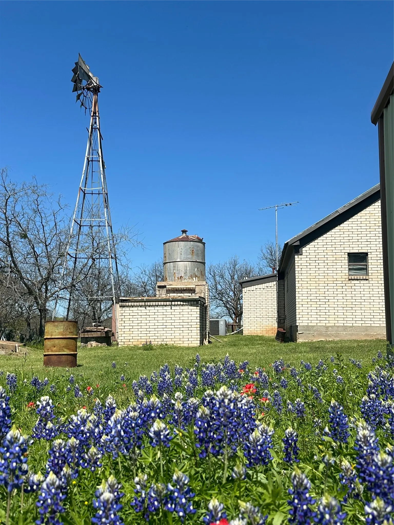 Single Family Residence For Sale in Mason County , 12236 First Katemcy Street, Mason, Texas 76825, 3 Bedroom, 2 Bathroom, 3 Garage spaces, 1,968 Sqft, built in 1970, mls#21408540, Real Estate Agent in Mason, Homes For Sale in Mason county, Homes For Sale in Mason, Realtor in Mason Texas, Real Estate Brokerage Independent Realty Texas, Luminita Cordes Realtor