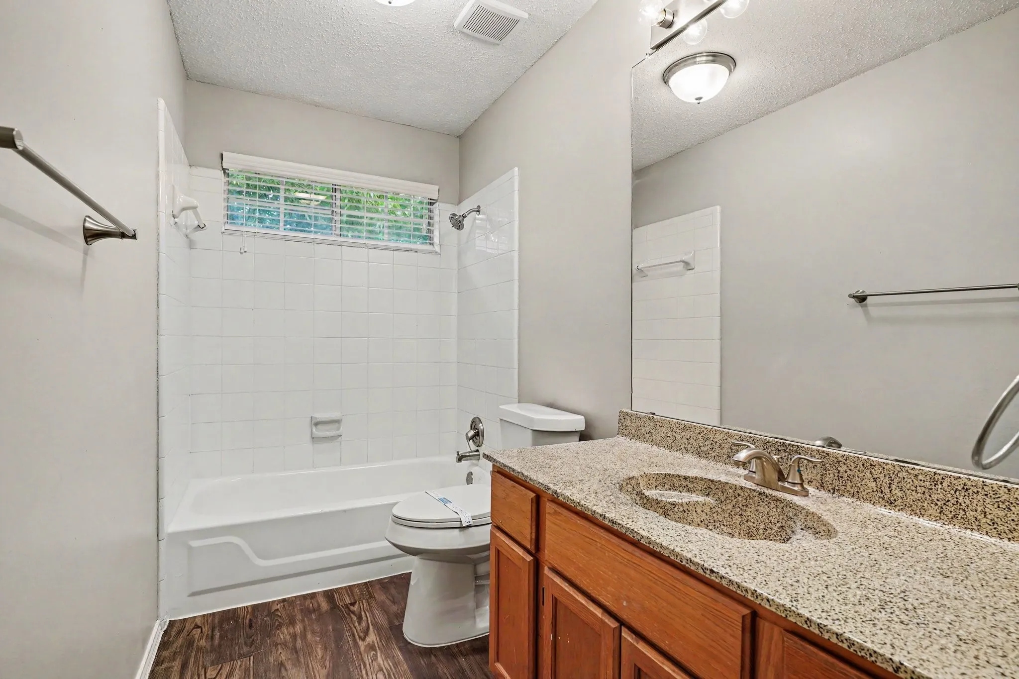 Single Family Residence For Sale in Tarrant County , 711 Bodega Bay Drive, Keller, Texas 76248, 3 Bedroom, 3 Bathroom, Garage spaces, 2,303 Sqft, built in 1992, mls#21408544, Real Estate Agent in Keller, Homes For Sale in Tarrant county, Homes For Sale in Keller, Realtor in Keller Texas, Real Estate Brokerage Independent Realty Texas, Luminita Cordes Realtor
