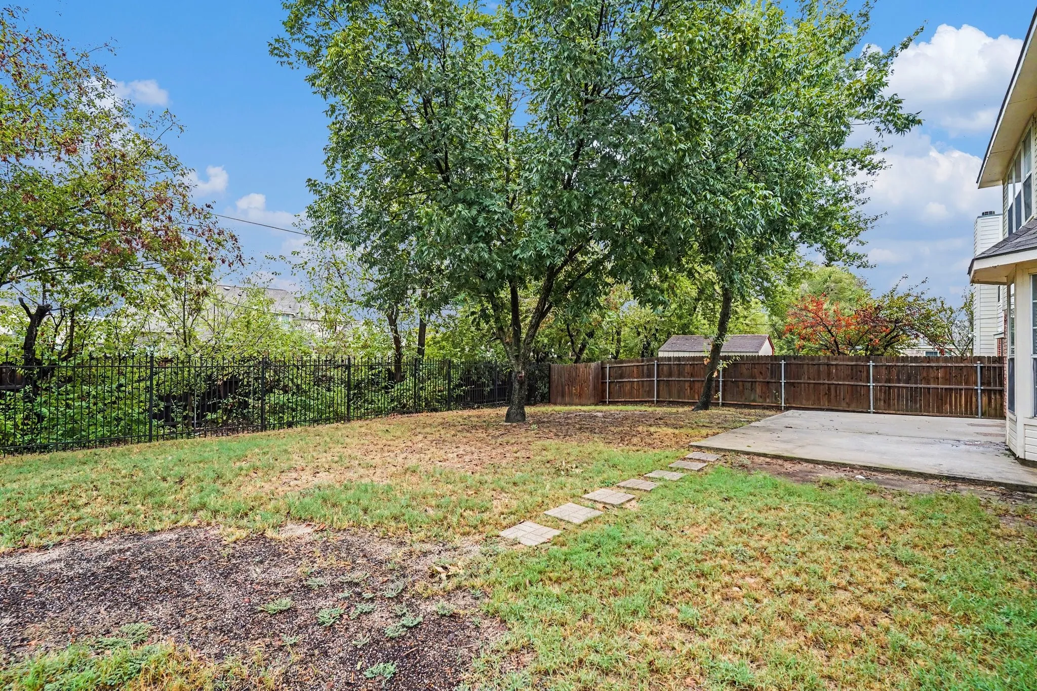 Single Family Residence For Sale in Tarrant County , 711 Bodega Bay Drive, Keller, Texas 76248, 3 Bedroom, 3 Bathroom, Garage spaces, 2,303 Sqft, built in 1992, mls#21408544, Real Estate Agent in Keller, Homes For Sale in Tarrant county, Homes For Sale in Keller, Realtor in Keller Texas, Real Estate Brokerage Independent Realty Texas, Luminita Cordes Realtor