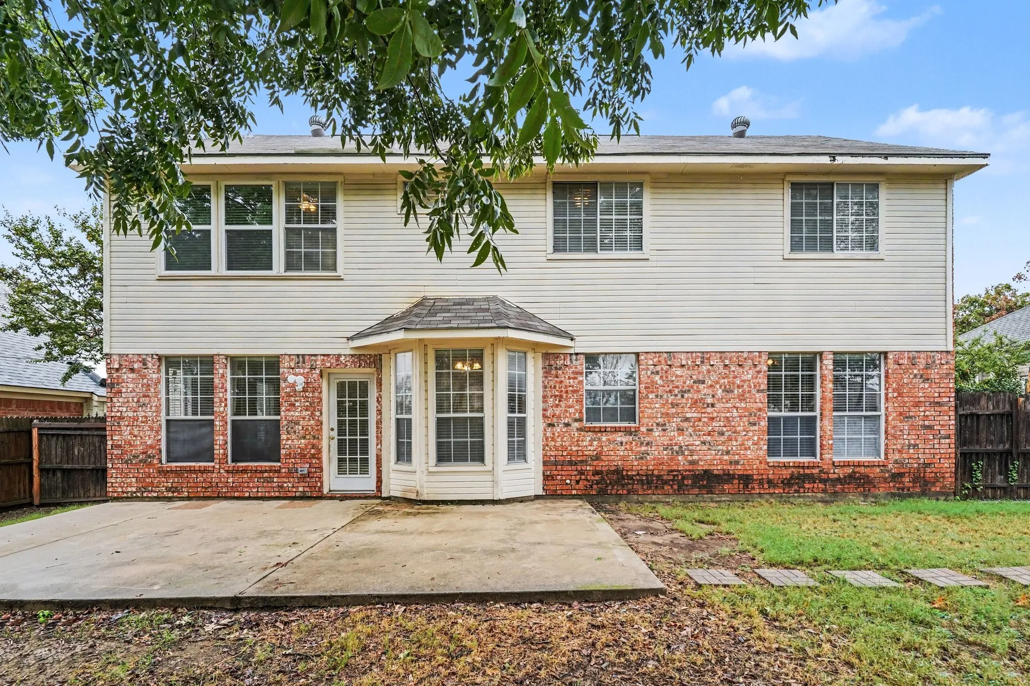 Single Family Residence For Sale in Tarrant County , 711 Bodega Bay Drive, Keller, Texas 76248, 3 Bedroom, 3 Bathroom, Garage spaces, 2,303 Sqft, built in 1992, mls#21408544, Real Estate Agent in Keller, Homes For Sale in Tarrant county, Homes For Sale in Keller, Realtor in Keller Texas, Real Estate Brokerage Independent Realty Texas, Luminita Cordes Realtor