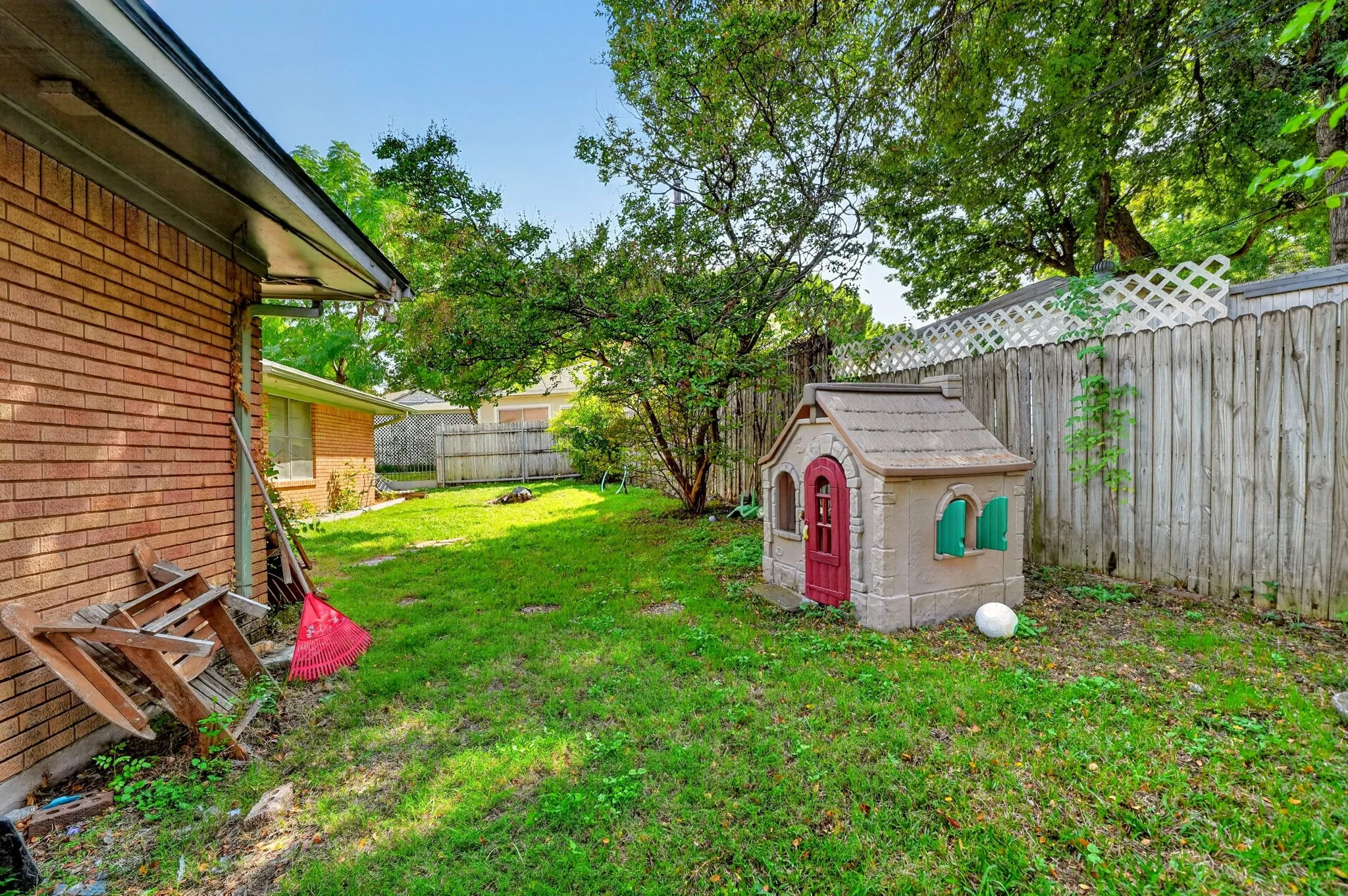 Single Family Residence For Sale in Dallas County , 8150 Hunnicut Road, Dallas, Texas 75228, 3 Bedroom, 2 Bathroom, 2 Garage spaces, 1,597 Sqft, built in 1961, mls#21408393, Real Estate Agent in Dallas, Homes For Sale in Dallas county, Homes For Sale in Dallas, Realtor in Dallas Texas, Real Estate Brokerage Independent Realty Texas, Luminita Cordes Realtor
