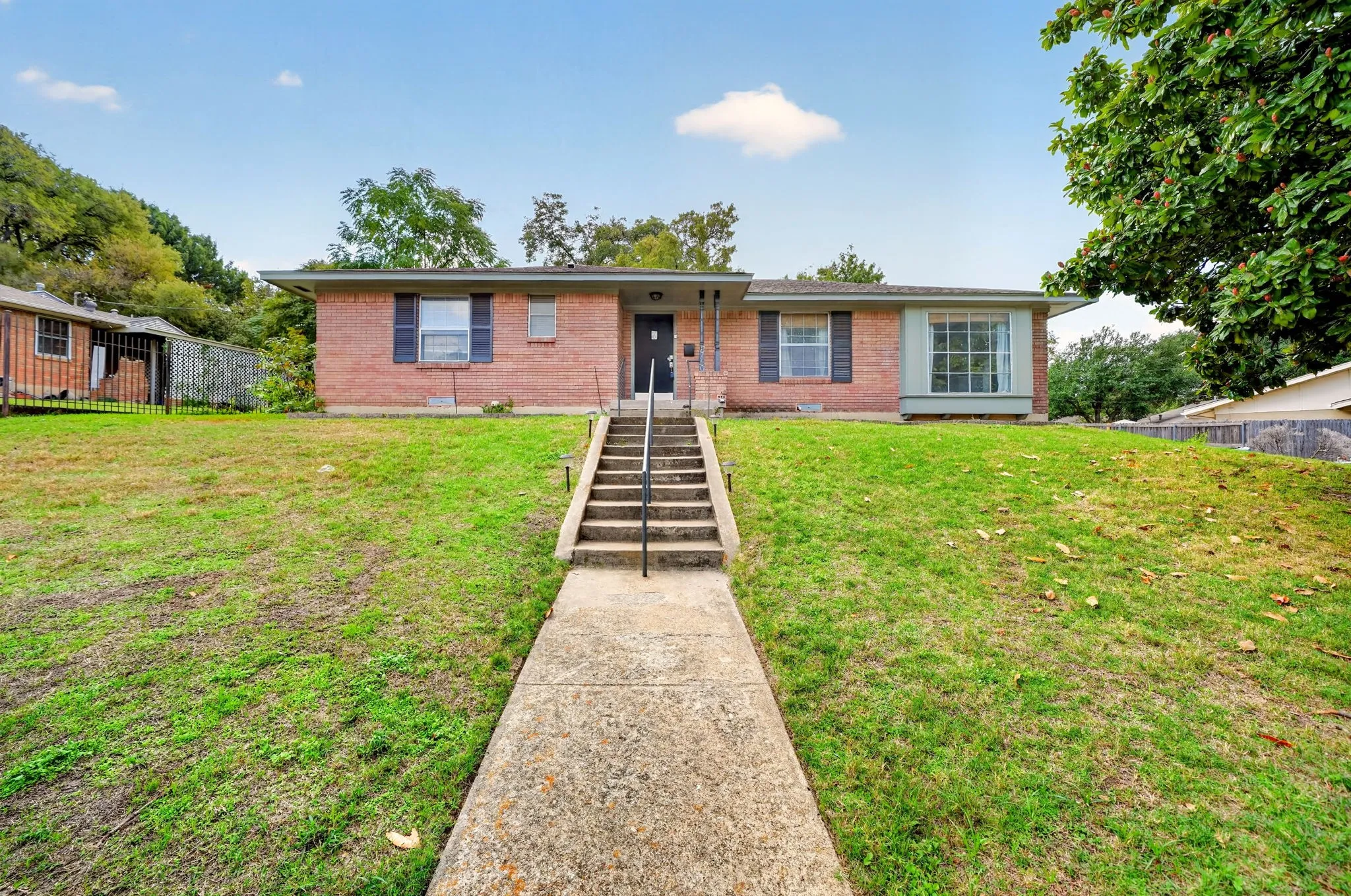 Single Family Residence For Sale in Dallas County , 8150 Hunnicut Road, Dallas, Texas 75228, 3 Bedroom, 2 Bathroom, 2 Garage spaces, 1,597 Sqft, built in 1961, mls#21408393, Real Estate Agent in Dallas, Homes For Sale in Dallas county, Homes For Sale in Dallas, Realtor in Dallas Texas, Real Estate Brokerage Independent Realty Texas, Luminita Cordes Realtor