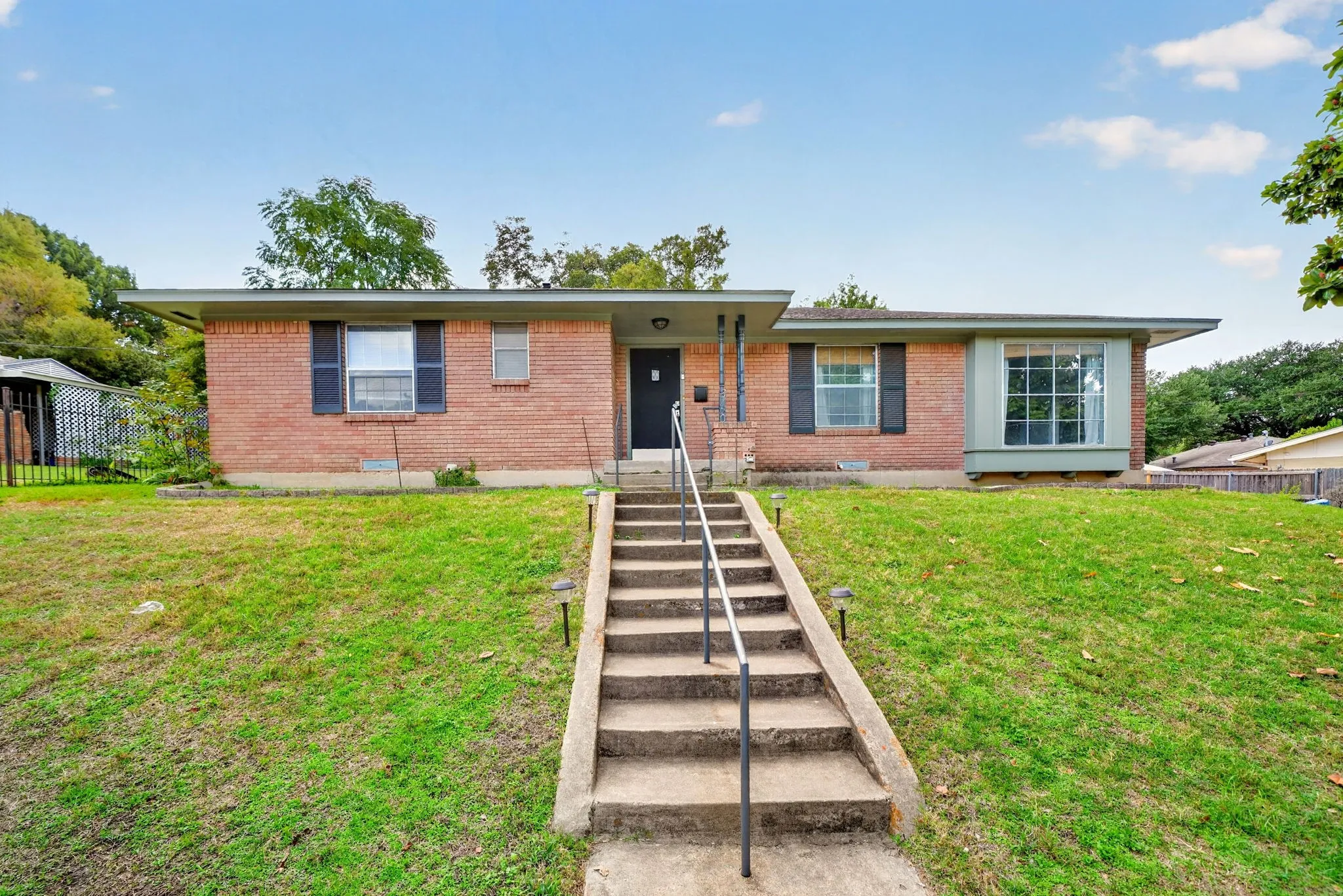 Single Family Residence For Sale in Dallas County , 8150 Hunnicut Road, Dallas, Texas 75228, 3 Bedroom, 2 Bathroom, 2 Garage spaces, 1,597 Sqft, built in 1961, mls#21408393, Real Estate Agent in Dallas, Homes For Sale in Dallas county, Homes For Sale in Dallas, Realtor in Dallas Texas, Real Estate Brokerage Independent Realty Texas, Luminita Cordes Realtor