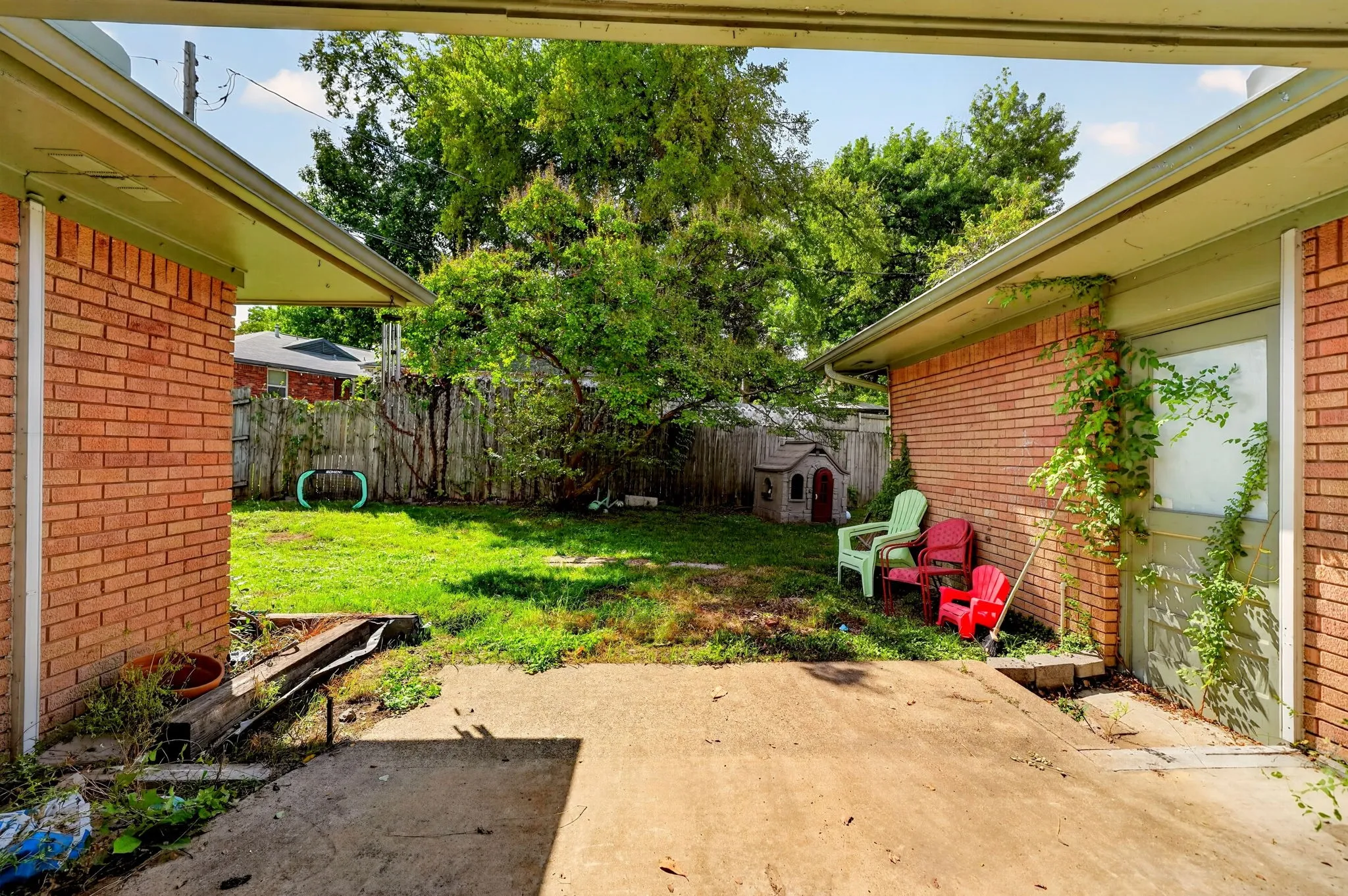 Single Family Residence For Sale in Dallas County , 8150 Hunnicut Road, Dallas, Texas 75228, 3 Bedroom, 2 Bathroom, 2 Garage spaces, 1,597 Sqft, built in 1961, mls#21408393, Real Estate Agent in Dallas, Homes For Sale in Dallas county, Homes For Sale in Dallas, Realtor in Dallas Texas, Real Estate Brokerage Independent Realty Texas, Luminita Cordes Realtor