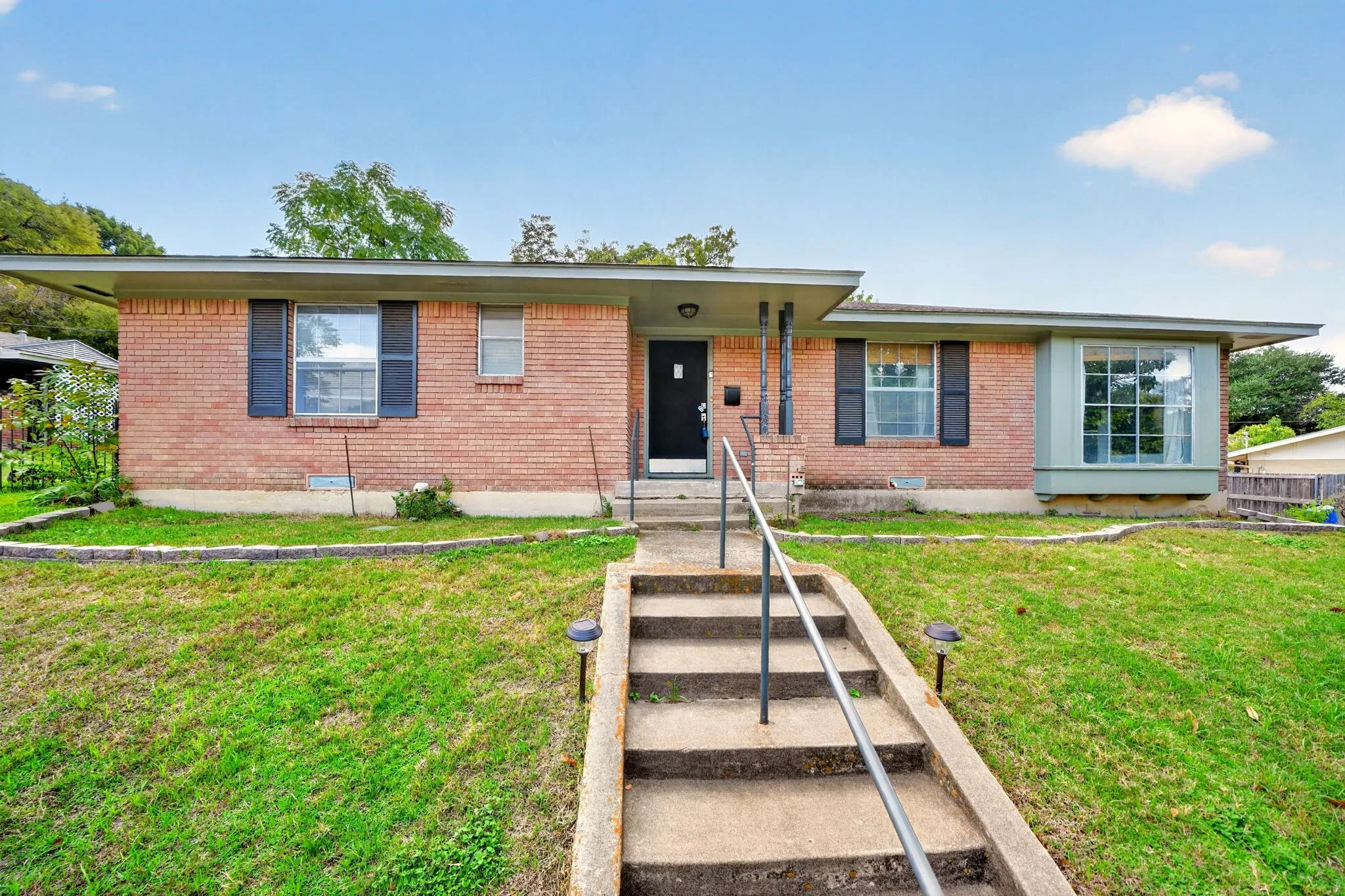 Single Family Residence For Sale in Dallas County , 8150 Hunnicut Road, Dallas, Texas 75228, 3 Bedroom, 2 Bathroom, 2 Garage spaces, 1,597 Sqft, built in 1961, mls#21408393, Real Estate Agent in Dallas, Homes For Sale in Dallas county, Homes For Sale in Dallas, Realtor in Dallas Texas, Real Estate Brokerage Independent Realty Texas, Luminita Cordes Realtor