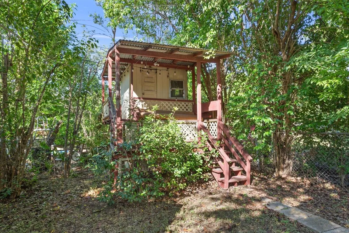Single Family Residence For Sale in Mc Lennan County , 2501 N 32nd Street, Waco, Texas 76708, 3 Bedroom, 2 Bathroom, 2 Garage spaces, 1,898 Sqft, built in 1951, mls#21408281, Real Estate Agent in Waco, Homes For Sale in Mc Lennan county, Homes For Sale in Waco, Realtor in Waco Texas, Real Estate Brokerage Independent Realty Texas, Luminita Cordes Realtor