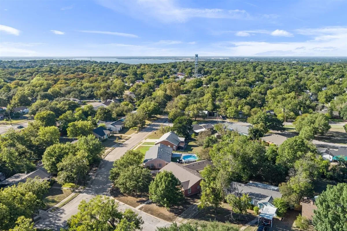 Single Family Residence For Sale in Mc Lennan County , 2501 N 32nd Street, Waco, Texas 76708, 3 Bedroom, 2 Bathroom, 2 Garage spaces, 1,898 Sqft, built in 1951, mls#21408281, Real Estate Agent in Waco, Homes For Sale in Mc Lennan county, Homes For Sale in Waco, Realtor in Waco Texas, Real Estate Brokerage Independent Realty Texas, Luminita Cordes Realtor