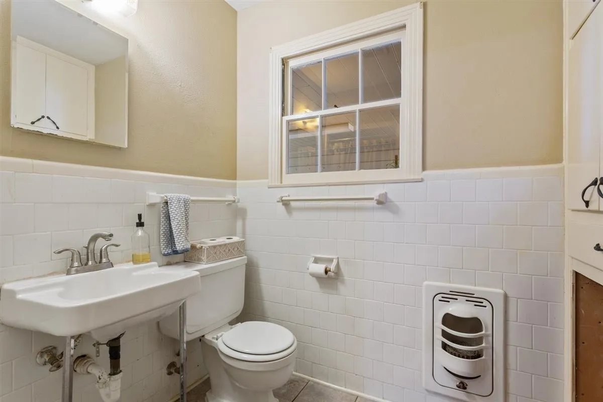 Single Family Residence For Sale in Mc Lennan County , 2501 N 32nd Street, Waco, Texas 76708, 3 Bedroom, 2 Bathroom, 2 Garage spaces, 1,898 Sqft, built in 1951, mls#21408281, Real Estate Agent in Waco, Homes For Sale in Mc Lennan county, Homes For Sale in Waco, Realtor in Waco Texas, Real Estate Brokerage Independent Realty Texas, Luminita Cordes Realtor