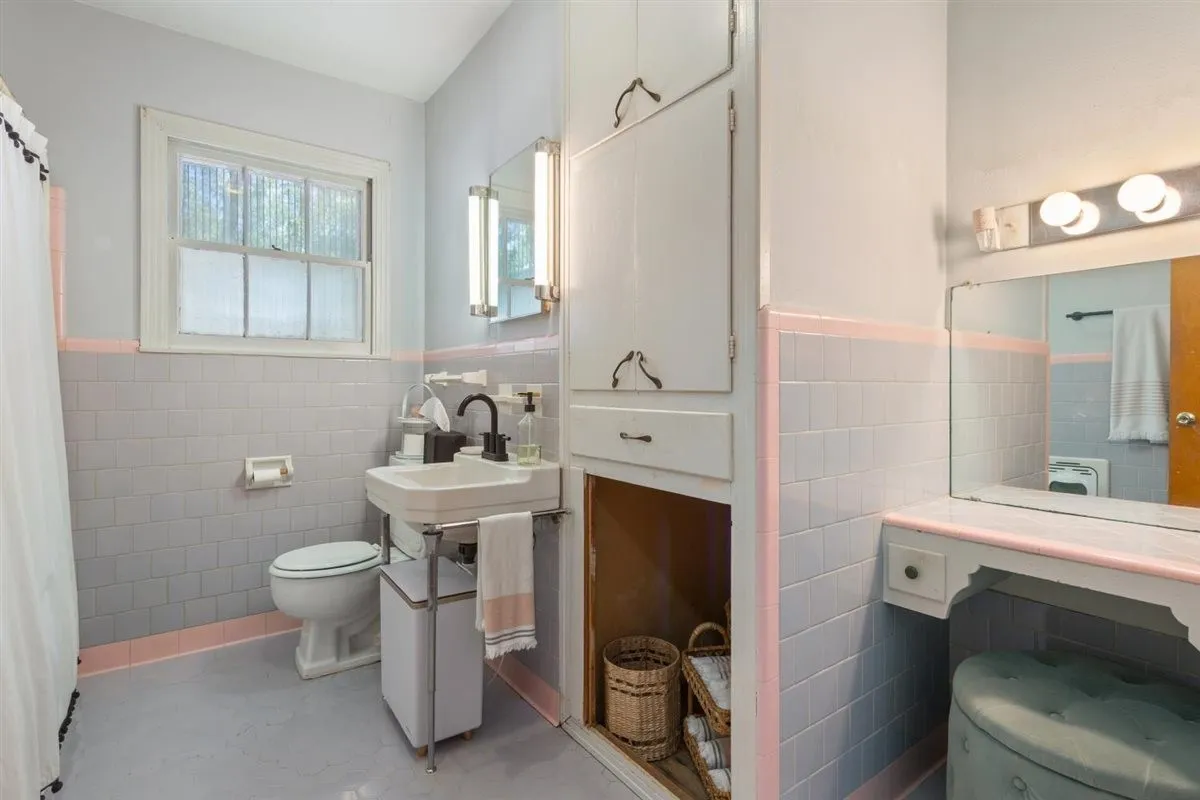 Single Family Residence For Sale in Mc Lennan County , 2501 N 32nd Street, Waco, Texas 76708, 3 Bedroom, 2 Bathroom, 2 Garage spaces, 1,898 Sqft, built in 1951, mls#21408281, Real Estate Agent in Waco, Homes For Sale in Mc Lennan county, Homes For Sale in Waco, Realtor in Waco Texas, Real Estate Brokerage Independent Realty Texas, Luminita Cordes Realtor