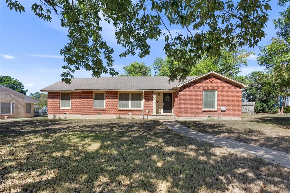 Single Family Residence For Sale in Mc Lennan County , 2501 N 32nd Street, Waco, Texas 76708, 3 Bedroom, 2 Bathroom, 2 Garage spaces, 1,898 Sqft, built in 1951, mls#21408281, Real Estate Agent in Waco, Homes For Sale in Mc Lennan county, Homes For Sale in Waco, Realtor in Waco Texas, Real Estate Brokerage Independent Realty Texas, Luminita Cordes Realtor