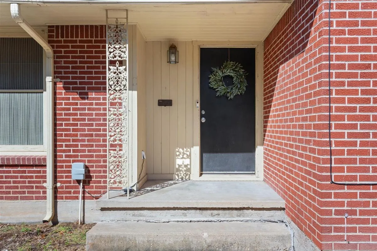 Single Family Residence For Sale in Mc Lennan County , 2501 N 32nd Street, Waco, Texas 76708, 3 Bedroom, 2 Bathroom, 2 Garage spaces, 1,898 Sqft, built in 1951, mls#21408281, Real Estate Agent in Waco, Homes For Sale in Mc Lennan county, Homes For Sale in Waco, Realtor in Waco Texas, Real Estate Brokerage Independent Realty Texas, Luminita Cordes Realtor