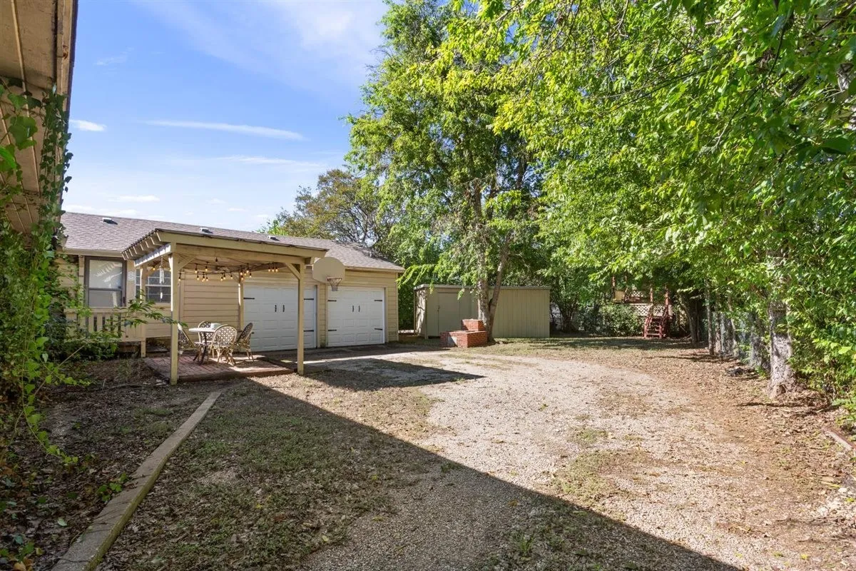 Single Family Residence For Sale in Mc Lennan County , 2501 N 32nd Street, Waco, Texas 76708, 3 Bedroom, 2 Bathroom, 2 Garage spaces, 1,898 Sqft, built in 1951, mls#21408281, Real Estate Agent in Waco, Homes For Sale in Mc Lennan county, Homes For Sale in Waco, Realtor in Waco Texas, Real Estate Brokerage Independent Realty Texas, Luminita Cordes Realtor