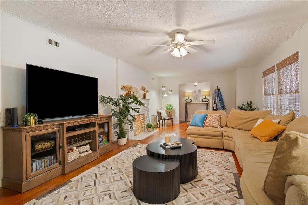 Single Family Residence For Sale in Mc Lennan County , 2501 N 32nd Street, Waco, Texas 76708, 3 Bedroom, 2 Bathroom, 2 Garage spaces, 1,898 Sqft, built in 1951, mls#21408281, Real Estate Agent in Waco, Homes For Sale in Mc Lennan county, Homes For Sale in Waco, Realtor in Waco Texas, Real Estate Brokerage Independent Realty Texas, Luminita Cordes Realtor