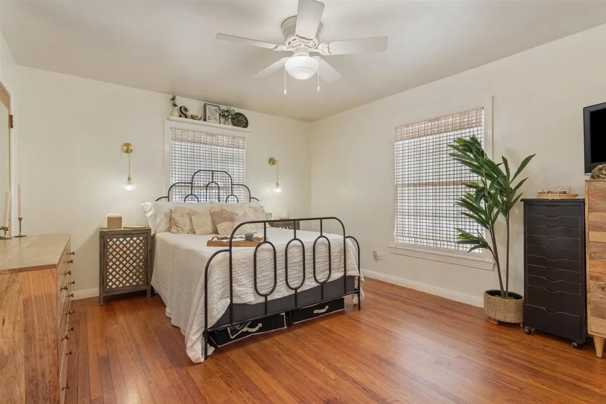Single Family Residence For Sale in Mc Lennan County , 2501 N 32nd Street, Waco, Texas 76708, 3 Bedroom, 2 Bathroom, 2 Garage spaces, 1,898 Sqft, built in 1951, mls#21408281, Real Estate Agent in Waco, Homes For Sale in Mc Lennan county, Homes For Sale in Waco, Realtor in Waco Texas, Real Estate Brokerage Independent Realty Texas, Luminita Cordes Realtor