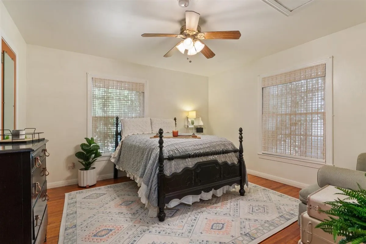 Single Family Residence For Sale in Mc Lennan County , 2501 N 32nd Street, Waco, Texas 76708, 3 Bedroom, 2 Bathroom, 2 Garage spaces, 1,898 Sqft, built in 1951, mls#21408281, Real Estate Agent in Waco, Homes For Sale in Mc Lennan county, Homes For Sale in Waco, Realtor in Waco Texas, Real Estate Brokerage Independent Realty Texas, Luminita Cordes Realtor