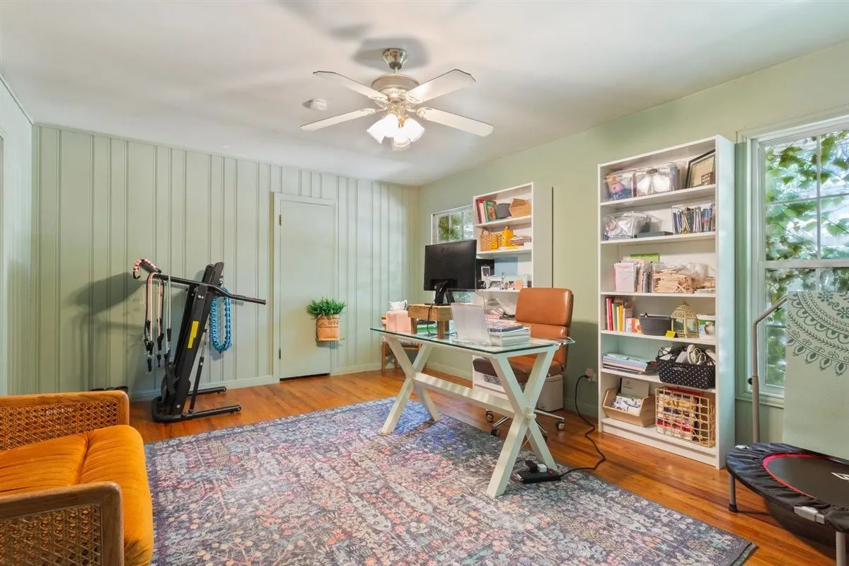Single Family Residence For Sale in Mc Lennan County , 2501 N 32nd Street, Waco, Texas 76708, 3 Bedroom, 2 Bathroom, 2 Garage spaces, 1,898 Sqft, built in 1951, mls#21408281, Real Estate Agent in Waco, Homes For Sale in Mc Lennan county, Homes For Sale in Waco, Realtor in Waco Texas, Real Estate Brokerage Independent Realty Texas, Luminita Cordes Realtor