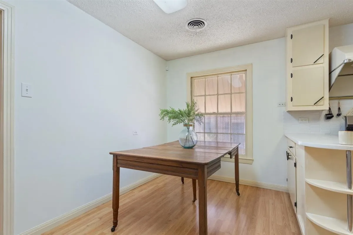 Single Family Residence For Sale in Mc Lennan County , 2501 N 32nd Street, Waco, Texas 76708, 3 Bedroom, 2 Bathroom, 2 Garage spaces, 1,898 Sqft, built in 1951, mls#21408281, Real Estate Agent in Waco, Homes For Sale in Mc Lennan county, Homes For Sale in Waco, Realtor in Waco Texas, Real Estate Brokerage Independent Realty Texas, Luminita Cordes Realtor