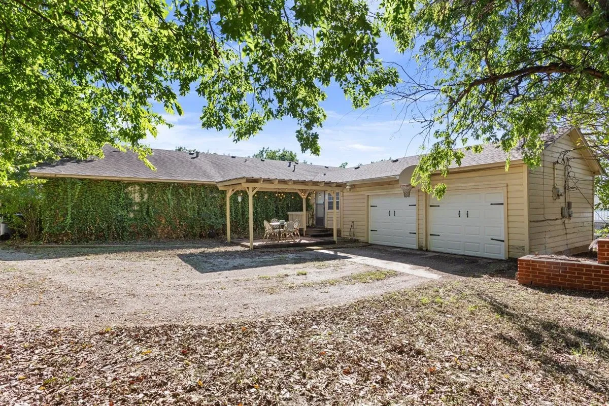 Single Family Residence For Sale in Mc Lennan County , 2501 N 32nd Street, Waco, Texas 76708, 3 Bedroom, 2 Bathroom, 2 Garage spaces, 1,898 Sqft, built in 1951, mls#21408281, Real Estate Agent in Waco, Homes For Sale in Mc Lennan county, Homes For Sale in Waco, Realtor in Waco Texas, Real Estate Brokerage Independent Realty Texas, Luminita Cordes Realtor