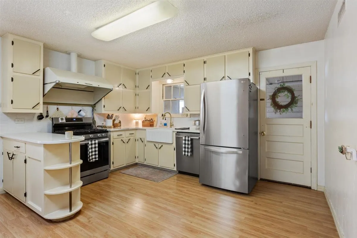 Single Family Residence For Sale in Mc Lennan County , 2501 N 32nd Street, Waco, Texas 76708, 3 Bedroom, 2 Bathroom, 2 Garage spaces, 1,898 Sqft, built in 1951, mls#21408281, Real Estate Agent in Waco, Homes For Sale in Mc Lennan county, Homes For Sale in Waco, Realtor in Waco Texas, Real Estate Brokerage Independent Realty Texas, Luminita Cordes Realtor