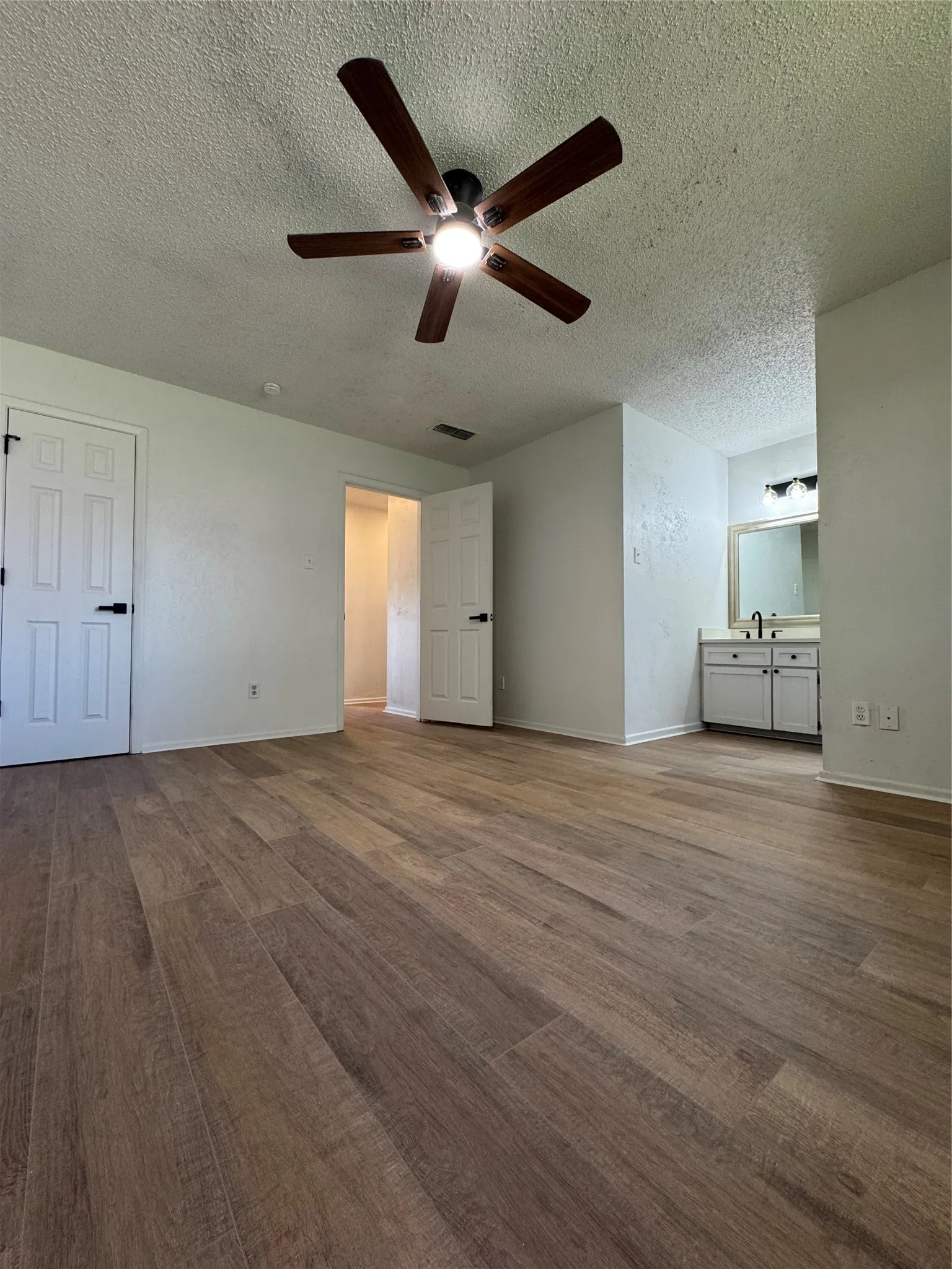 Single Family Residence For Sale in Tarrant County , 6645 Starnes Road, Watauga, Texas 76148, 3 Bedroom, 2 Bathroom, 2 Garage spaces, 1,277 Sqft, built in 1977, mls#21408301, Real Estate Agent in Watauga, Homes For Sale in Tarrant county, Homes For Sale in Watauga, Realtor in Watauga Texas, Real Estate Brokerage Independent Realty Texas, Luminita Cordes Realtor