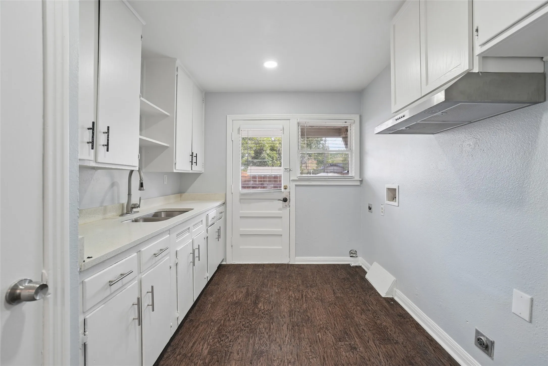 Single Family Residence For Rent in Tarrant County , 2333 Bird Street, Fort Worth, Texas 76111, 2 Bedroom, 1 Bathroom, Garage spaces, 867 Sqft, built in 1950, mls#21408205, Real Estate Agent in Fort Worth, Homes For Rent in Tarrant county, Homes For Rent in Fort Worth, Realtor in Fort Worth Texas, Real Estate Brokerage Independent Realty Texas, Luminita Cordes Realtor