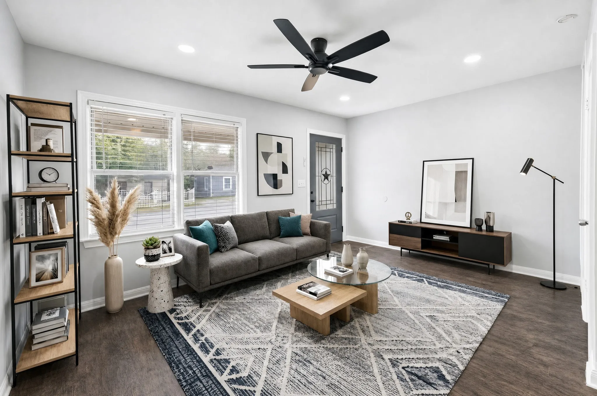 Single Family Residence For Rent in Tarrant County , 2333 Bird Street, Fort Worth, Texas 76111, 2 Bedroom, 1 Bathroom, Garage spaces, 867 Sqft, built in 1950, mls#21408205, Real Estate Agent in Fort Worth, Homes For Rent in Tarrant county, Homes For Rent in Fort Worth, Realtor in Fort Worth Texas, Real Estate Brokerage Independent Realty Texas, Luminita Cordes Realtor