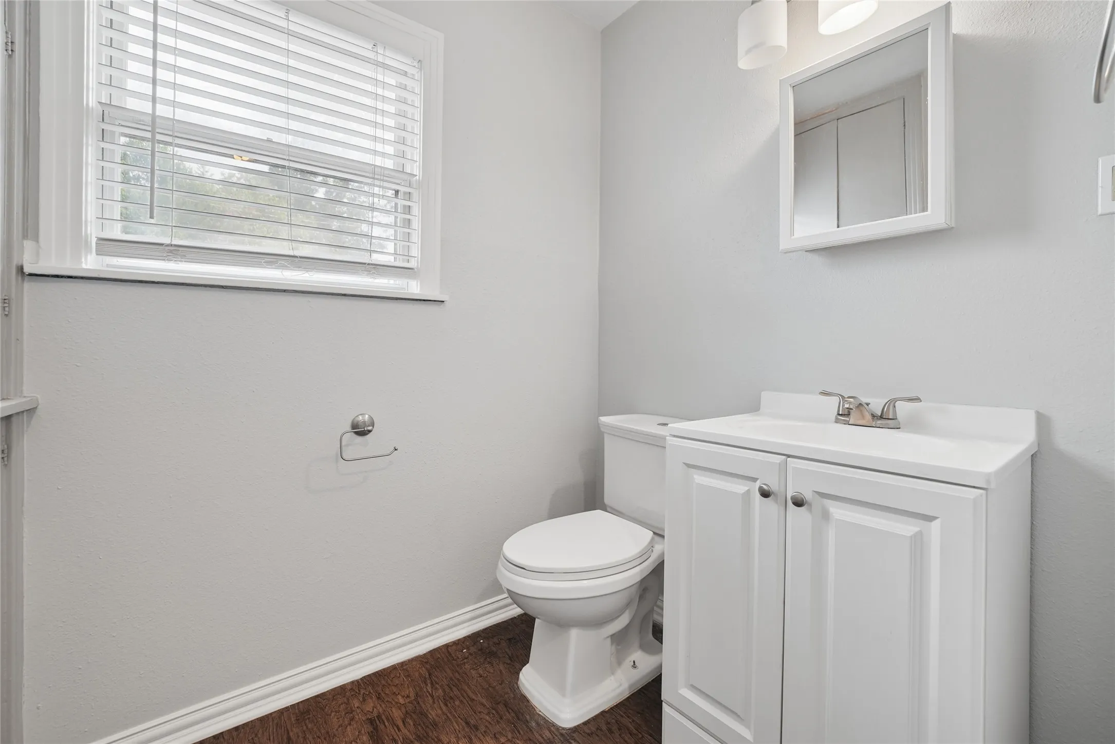 Single Family Residence For Rent in Tarrant County , 2333 Bird Street, Fort Worth, Texas 76111, 2 Bedroom, 1 Bathroom, Garage spaces, 867 Sqft, built in 1950, mls#21408205, Real Estate Agent in Fort Worth, Homes For Rent in Tarrant county, Homes For Rent in Fort Worth, Realtor in Fort Worth Texas, Real Estate Brokerage Independent Realty Texas, Luminita Cordes Realtor
