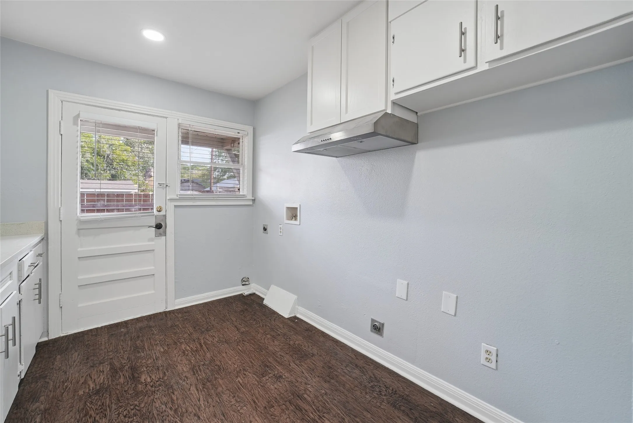 Single Family Residence For Rent in Tarrant County , 2333 Bird Street, Fort Worth, Texas 76111, 2 Bedroom, 1 Bathroom, Garage spaces, 867 Sqft, built in 1950, mls#21408205, Real Estate Agent in Fort Worth, Homes For Rent in Tarrant county, Homes For Rent in Fort Worth, Realtor in Fort Worth Texas, Real Estate Brokerage Independent Realty Texas, Luminita Cordes Realtor