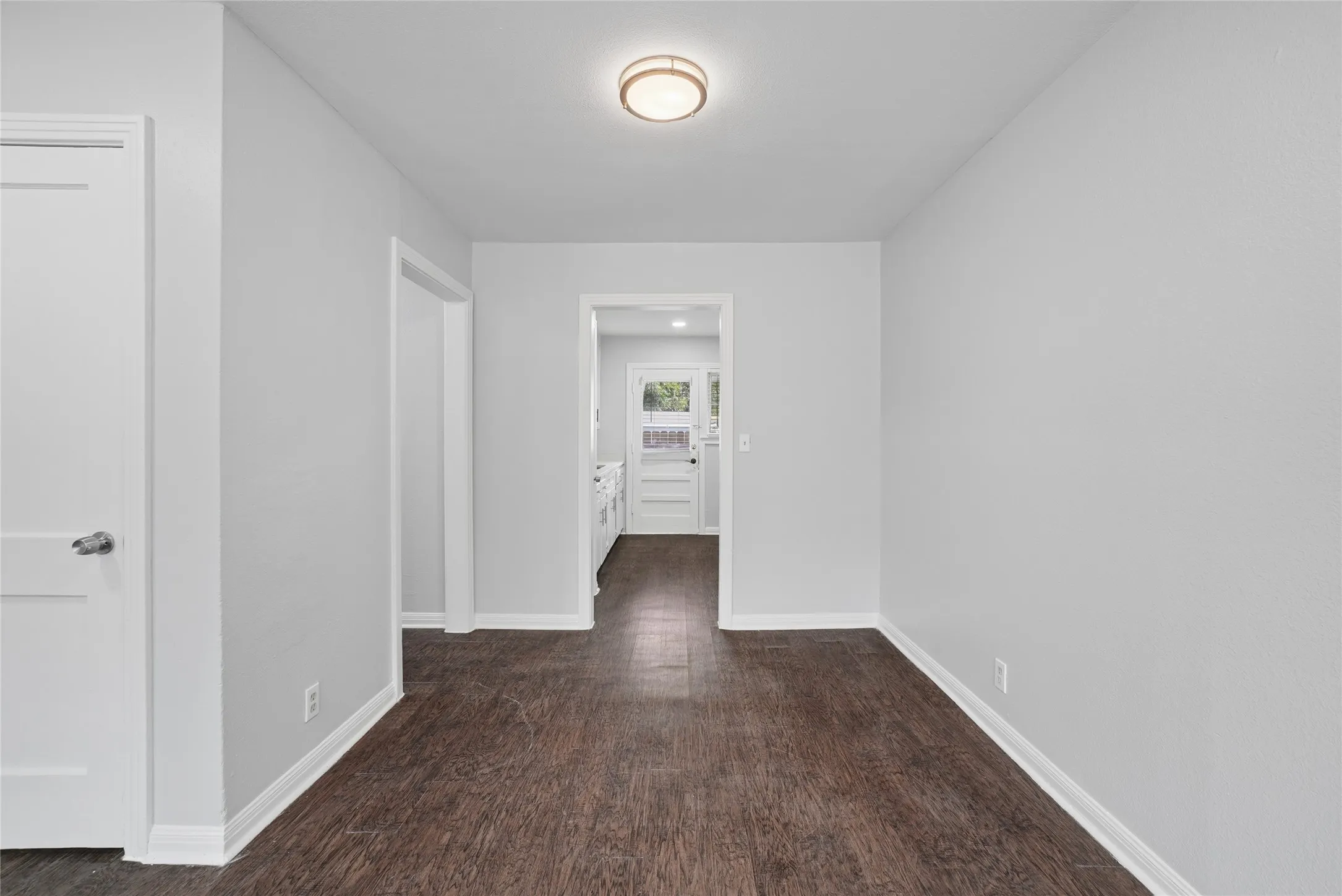 Single Family Residence For Rent in Tarrant County , 2333 Bird Street, Fort Worth, Texas 76111, 2 Bedroom, 1 Bathroom, Garage spaces, 867 Sqft, built in 1950, mls#21408205, Real Estate Agent in Fort Worth, Homes For Rent in Tarrant county, Homes For Rent in Fort Worth, Realtor in Fort Worth Texas, Real Estate Brokerage Independent Realty Texas, Luminita Cordes Realtor