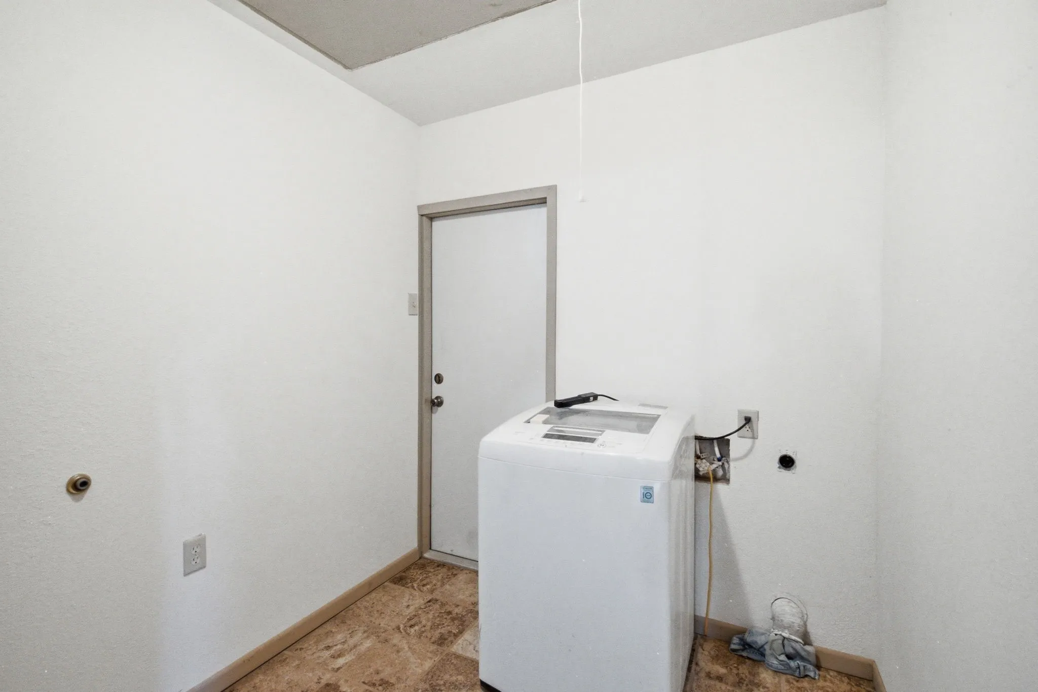 Farm For Sale in Throckmorton County , 3983 N 183 Highway, Woodson, Texas 76491, 1 Bedroom, 1 Bathroom, Garage spaces, 972 Sqft, built in 2016, mls#21408292, Real Estate Agent in Woodson, Homes For Sale in Throckmorton county, Homes For Sale in Woodson, Realtor in Woodson Texas, Real Estate Brokerage Independent Realty Texas, Luminita Cordes Realtor