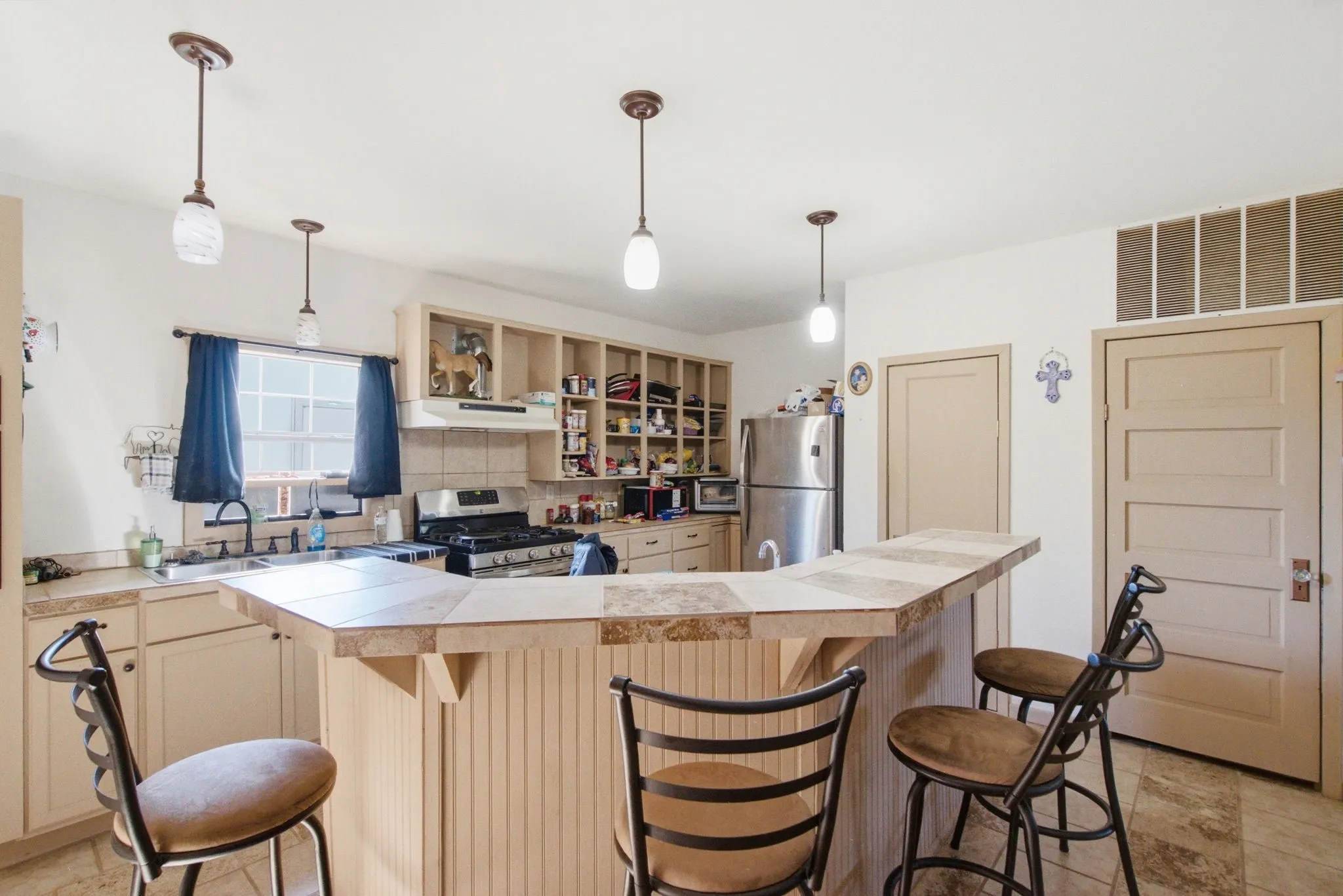 Farm For Sale in Throckmorton County , 3983 N 183 Highway, Woodson, Texas 76491, 1 Bedroom, 1 Bathroom, Garage spaces, 972 Sqft, built in 2016, mls#21408292, Real Estate Agent in Woodson, Homes For Sale in Throckmorton county, Homes For Sale in Woodson, Realtor in Woodson Texas, Real Estate Brokerage Independent Realty Texas, Luminita Cordes Realtor