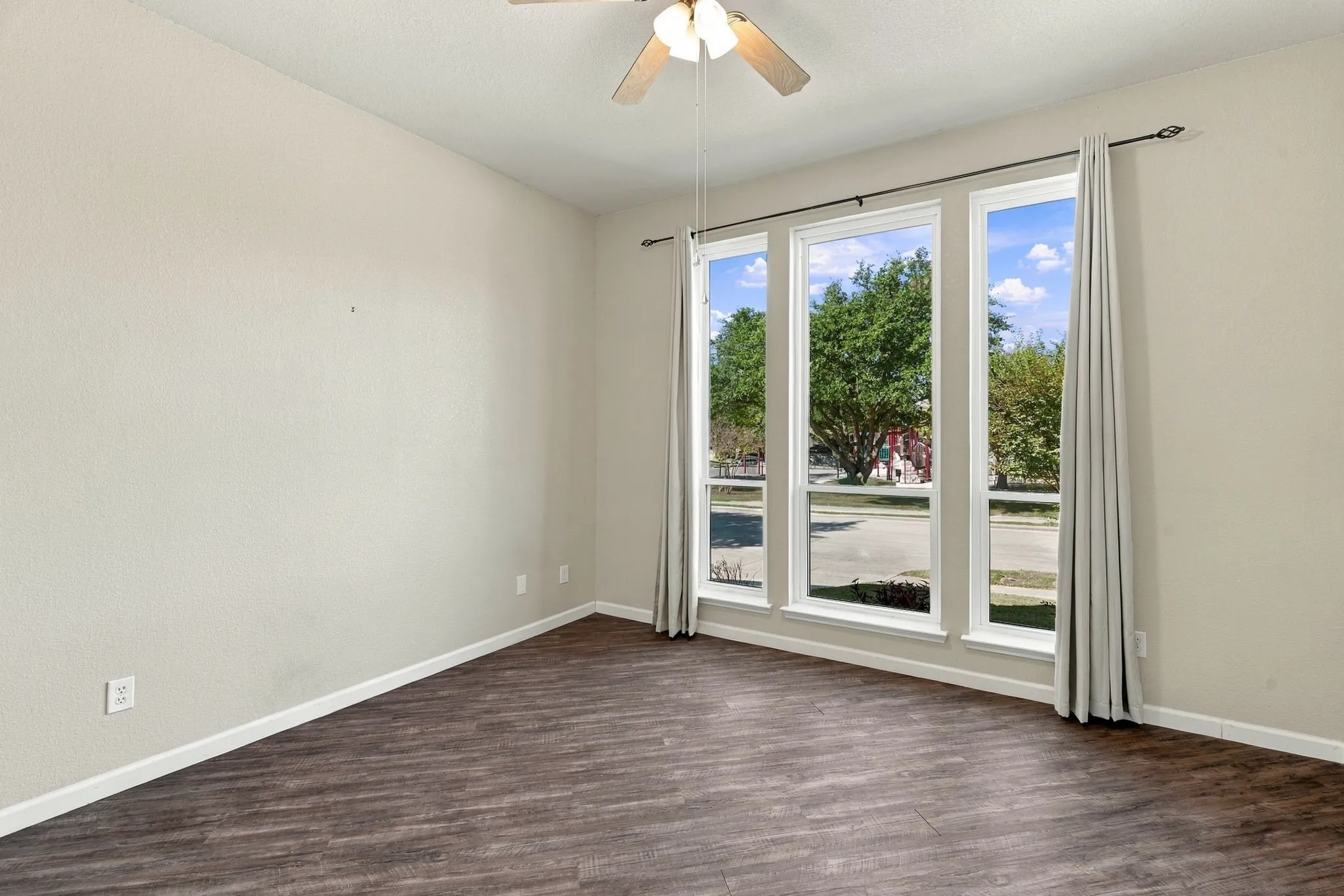 Single Family Residence For Sale in Tarrant County , 8258 Quachita Crossover, Fort Worth, Texas 76137, 4 Bedroom, 3 Bathroom, 2 Garage spaces, 2,743 Sqft, built in 1997, mls#21407437, Real Estate Agent in Fort Worth, Homes For Sale in Tarrant county, Homes For Sale in Fort Worth, Realtor in Fort Worth Texas, Real Estate Brokerage Independent Realty Texas, Luminita Cordes Realtor