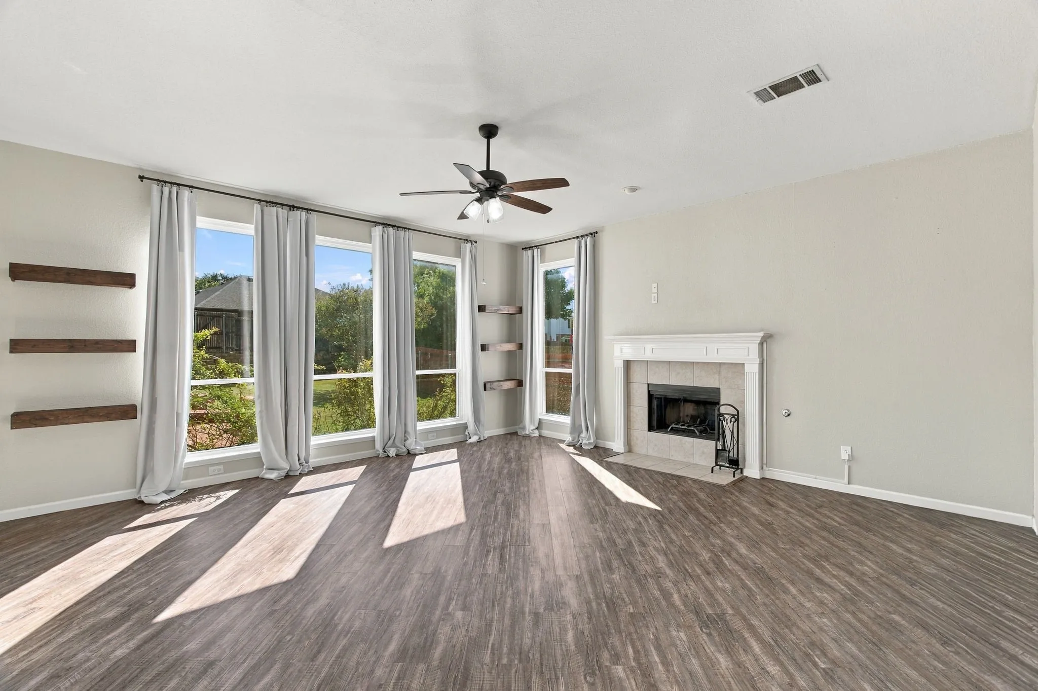Single Family Residence For Sale in Tarrant County , 8258 Quachita Crossover, Fort Worth, Texas 76137, 4 Bedroom, 3 Bathroom, 2 Garage spaces, 2,743 Sqft, built in 1997, mls#21407437, Real Estate Agent in Fort Worth, Homes For Sale in Tarrant county, Homes For Sale in Fort Worth, Realtor in Fort Worth Texas, Real Estate Brokerage Independent Realty Texas, Luminita Cordes Realtor