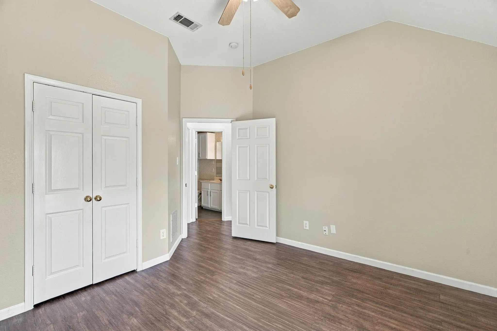 Single Family Residence For Sale in Tarrant County , 8258 Quachita Crossover, Fort Worth, Texas 76137, 4 Bedroom, 3 Bathroom, 2 Garage spaces, 2,743 Sqft, built in 1997, mls#21407437, Real Estate Agent in Fort Worth, Homes For Sale in Tarrant county, Homes For Sale in Fort Worth, Realtor in Fort Worth Texas, Real Estate Brokerage Independent Realty Texas, Luminita Cordes Realtor
