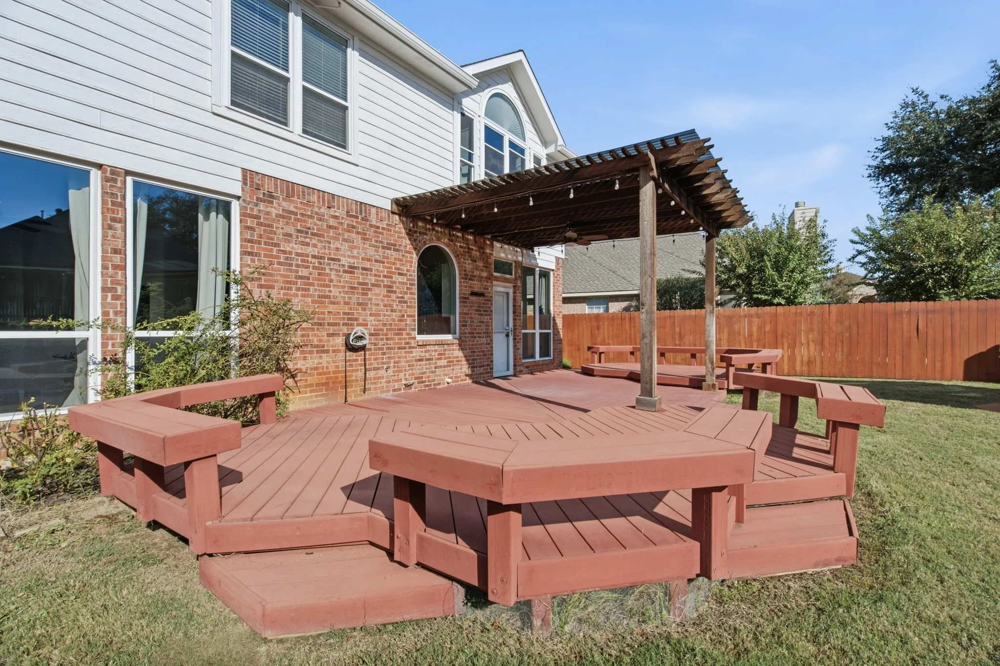 Single Family Residence For Sale in Tarrant County , 8258 Quachita Crossover, Fort Worth, Texas 76137, 4 Bedroom, 3 Bathroom, 2 Garage spaces, 2,743 Sqft, built in 1997, mls#21407437, Real Estate Agent in Fort Worth, Homes For Sale in Tarrant county, Homes For Sale in Fort Worth, Realtor in Fort Worth Texas, Real Estate Brokerage Independent Realty Texas, Luminita Cordes Realtor