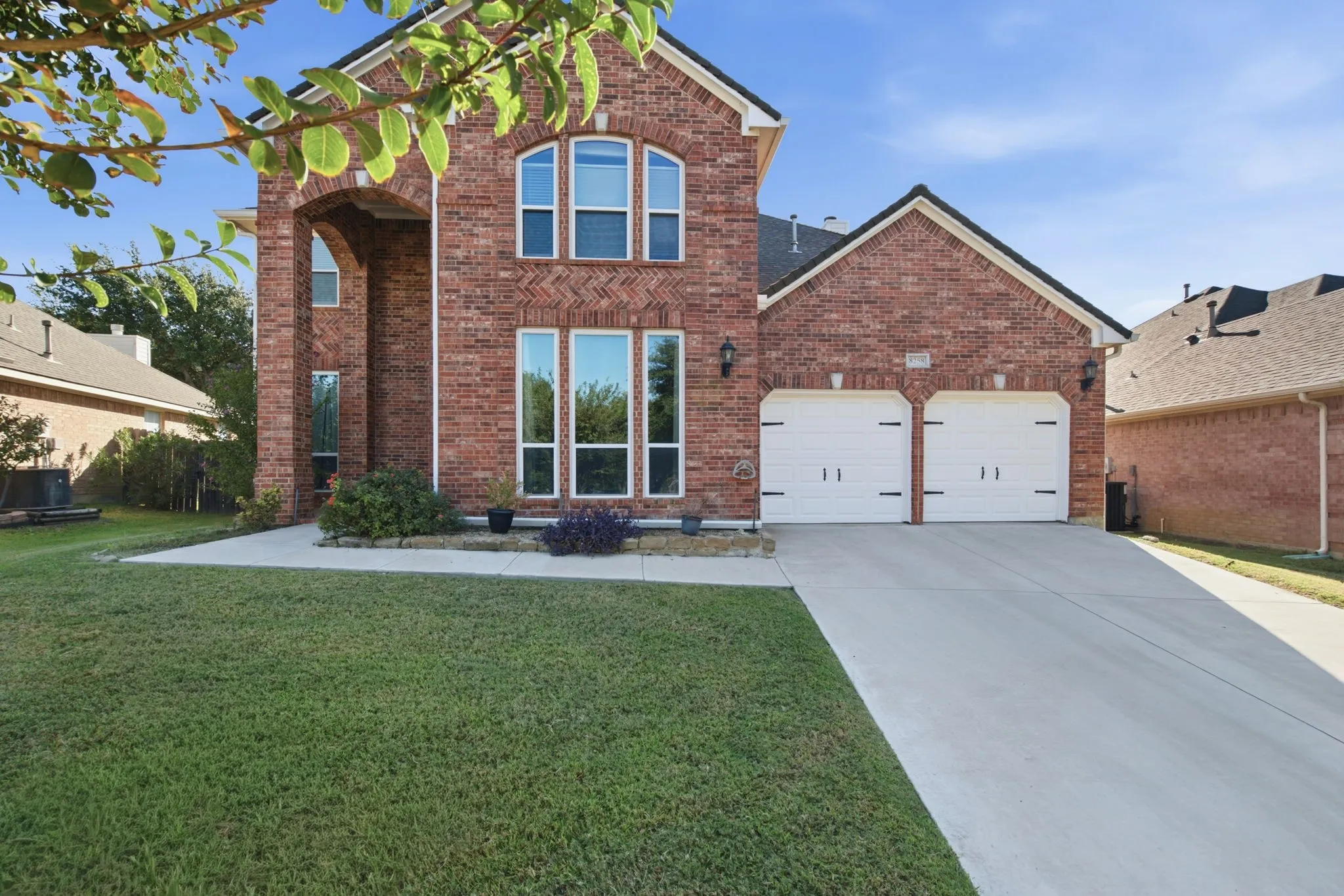 Single Family Residence For Sale in Tarrant County , 8258 Quachita Crossover, Fort Worth, Texas 76137, 4 Bedroom, 3 Bathroom, 2 Garage spaces, 2,743 Sqft, built in 1997, mls#21407437, Real Estate Agent in Fort Worth, Homes For Sale in Tarrant county, Homes For Sale in Fort Worth, Realtor in Fort Worth Texas, Real Estate Brokerage Independent Realty Texas, Luminita Cordes Realtor