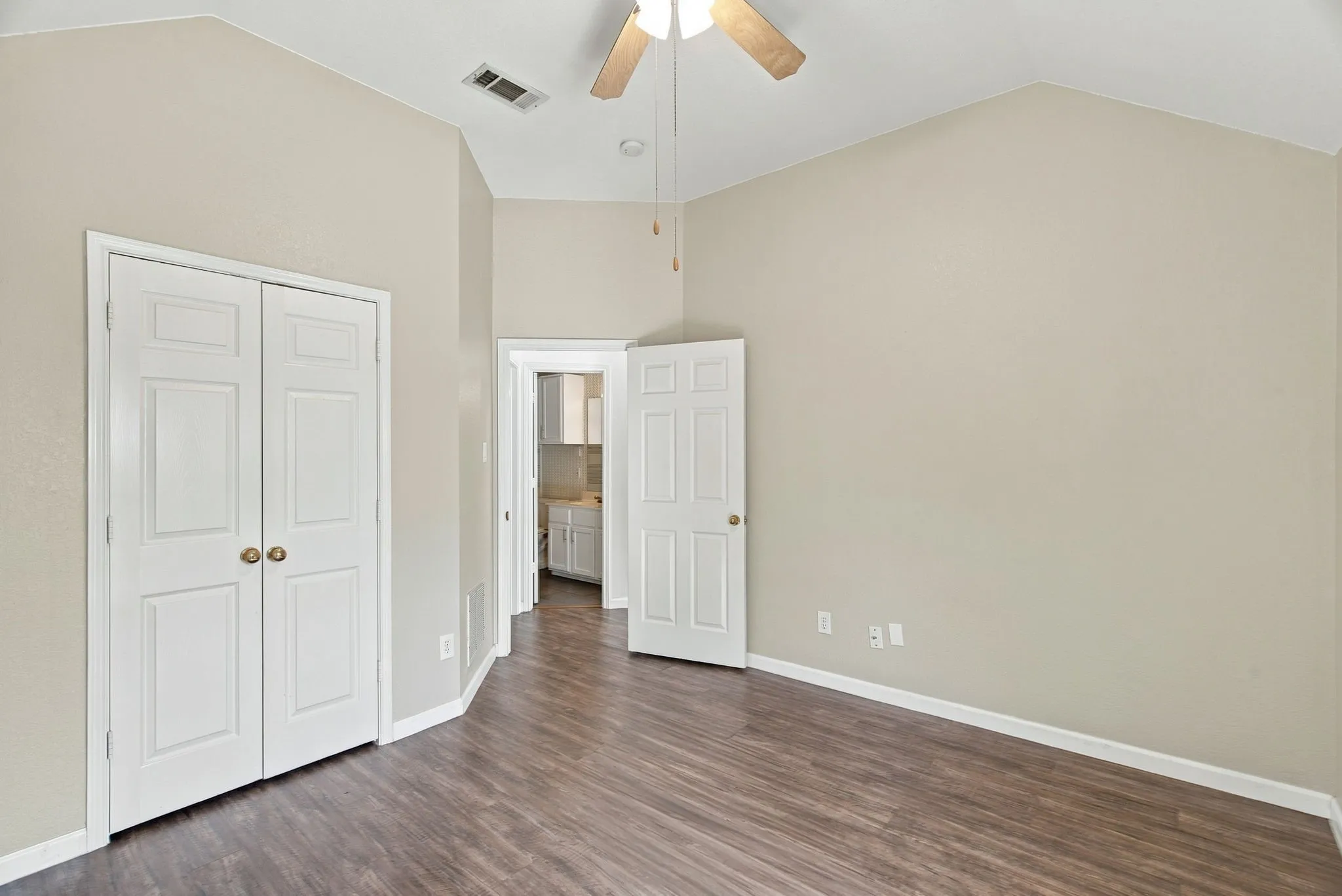 Single Family Residence For Sale in Tarrant County , 8258 Quachita Crossover, Fort Worth, Texas 76137, 4 Bedroom, 3 Bathroom, 2 Garage spaces, 2,743 Sqft, built in 1997, mls#21407437, Real Estate Agent in Fort Worth, Homes For Sale in Tarrant county, Homes For Sale in Fort Worth, Realtor in Fort Worth Texas, Real Estate Brokerage Independent Realty Texas, Luminita Cordes Realtor