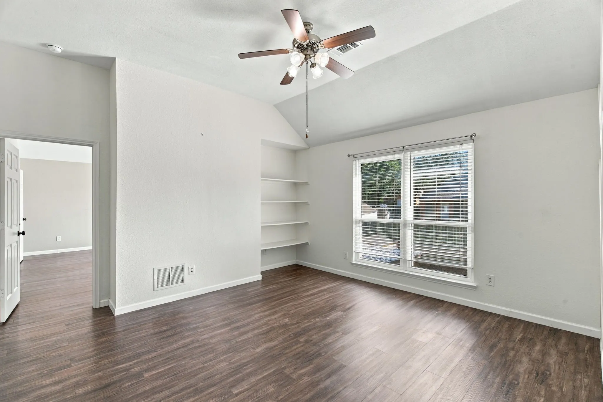 Single Family Residence For Sale in Tarrant County , 8258 Quachita Crossover, Fort Worth, Texas 76137, 4 Bedroom, 3 Bathroom, 2 Garage spaces, 2,743 Sqft, built in 1997, mls#21407437, Real Estate Agent in Fort Worth, Homes For Sale in Tarrant county, Homes For Sale in Fort Worth, Realtor in Fort Worth Texas, Real Estate Brokerage Independent Realty Texas, Luminita Cordes Realtor
