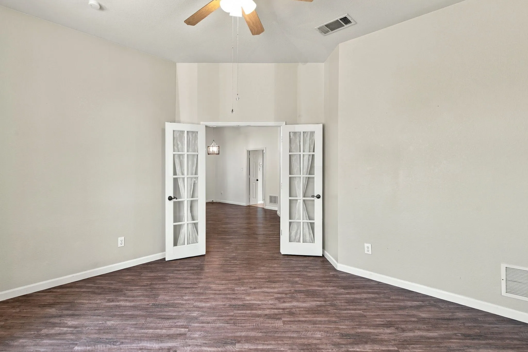 Single Family Residence For Sale in Tarrant County , 8258 Quachita Crossover, Fort Worth, Texas 76137, 4 Bedroom, 3 Bathroom, 2 Garage spaces, 2,743 Sqft, built in 1997, mls#21407437, Real Estate Agent in Fort Worth, Homes For Sale in Tarrant county, Homes For Sale in Fort Worth, Realtor in Fort Worth Texas, Real Estate Brokerage Independent Realty Texas, Luminita Cordes Realtor