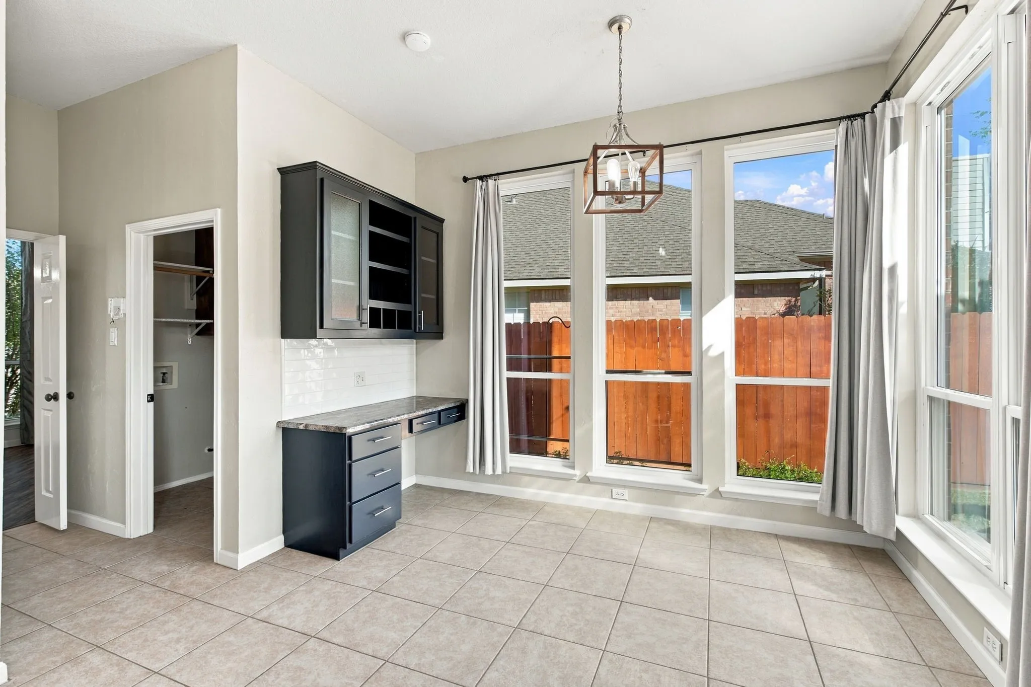Single Family Residence For Sale in Tarrant County , 8258 Quachita Crossover, Fort Worth, Texas 76137, 4 Bedroom, 3 Bathroom, 2 Garage spaces, 2,743 Sqft, built in 1997, mls#21407437, Real Estate Agent in Fort Worth, Homes For Sale in Tarrant county, Homes For Sale in Fort Worth, Realtor in Fort Worth Texas, Real Estate Brokerage Independent Realty Texas, Luminita Cordes Realtor