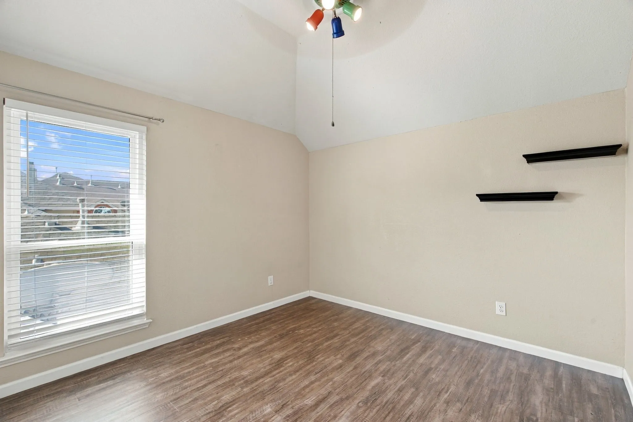 Single Family Residence For Sale in Tarrant County , 8258 Quachita Crossover, Fort Worth, Texas 76137, 4 Bedroom, 3 Bathroom, 2 Garage spaces, 2,743 Sqft, built in 1997, mls#21407437, Real Estate Agent in Fort Worth, Homes For Sale in Tarrant county, Homes For Sale in Fort Worth, Realtor in Fort Worth Texas, Real Estate Brokerage Independent Realty Texas, Luminita Cordes Realtor
