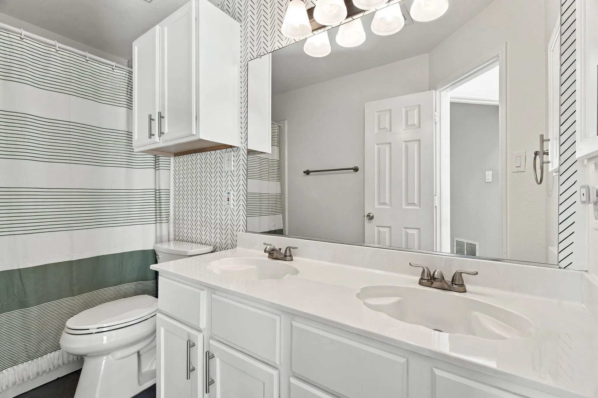 Single Family Residence For Sale in Tarrant County , 8258 Quachita Crossover, Fort Worth, Texas 76137, 4 Bedroom, 3 Bathroom, 2 Garage spaces, 2,743 Sqft, built in 1997, mls#21407437, Real Estate Agent in Fort Worth, Homes For Sale in Tarrant county, Homes For Sale in Fort Worth, Realtor in Fort Worth Texas, Real Estate Brokerage Independent Realty Texas, Luminita Cordes Realtor