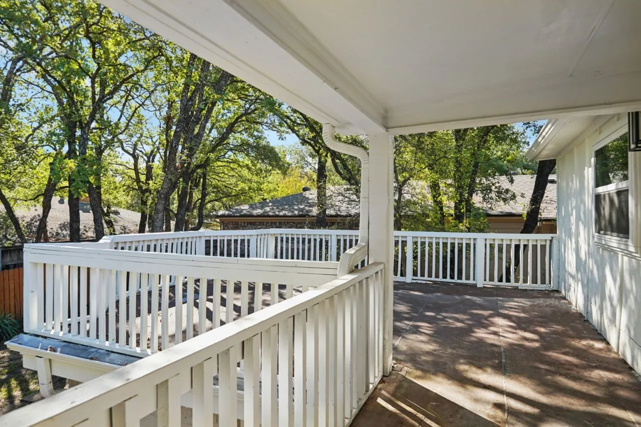 Single Family Residence For Sale in Tarrant County , 2872 Hurstview Drive, Hurst, Texas 76054, 4 Bedroom, 3 Bathroom, 2 Garage spaces, 2,683 Sqft, built in 1978, mls#21401492, Real Estate Agent in Hurst, Homes For Sale in Tarrant county, Homes For Sale in Hurst, Realtor in Hurst Texas, Real Estate Brokerage Independent Realty Texas, Luminita Cordes Realtor