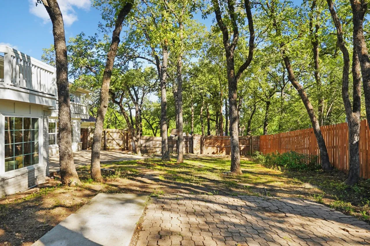 Single Family Residence For Sale in Tarrant County , 2872 Hurstview Drive, Hurst, Texas 76054, 4 Bedroom, 3 Bathroom, 2 Garage spaces, 2,683 Sqft, built in 1978, mls#21401492, Real Estate Agent in Hurst, Homes For Sale in Tarrant county, Homes For Sale in Hurst, Realtor in Hurst Texas, Real Estate Brokerage Independent Realty Texas, Luminita Cordes Realtor