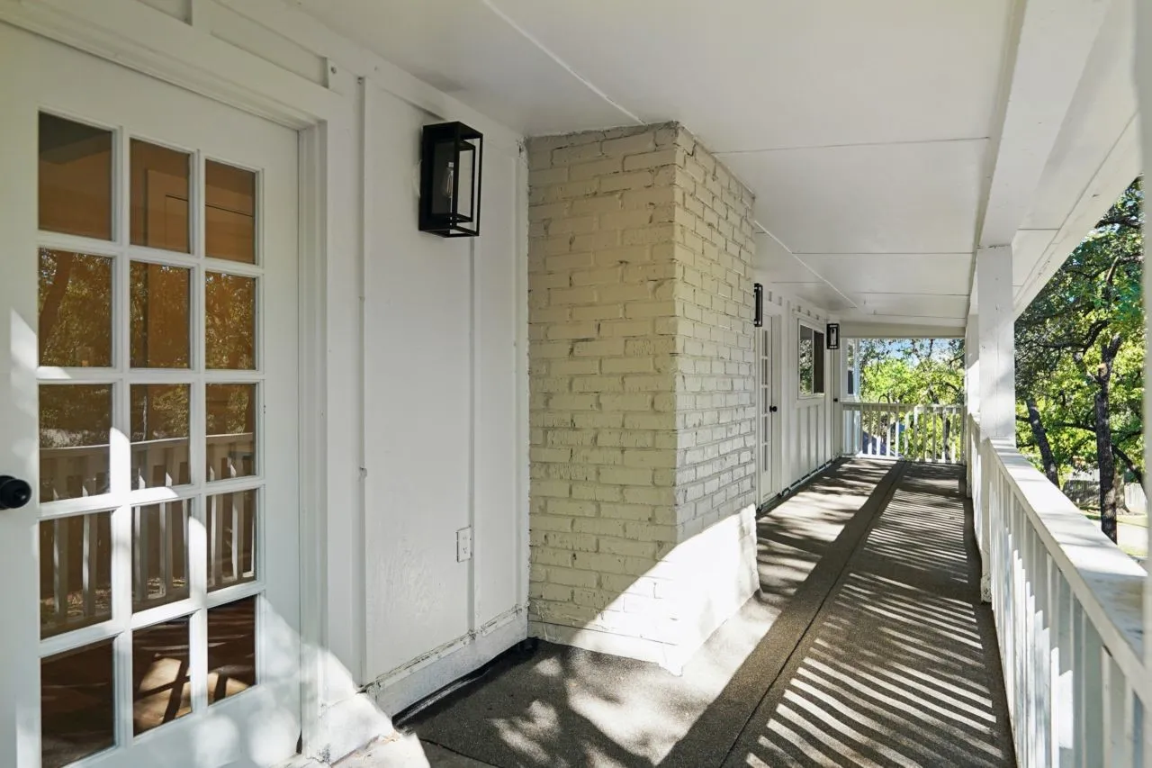 Single Family Residence For Sale in Tarrant County , 2872 Hurstview Drive, Hurst, Texas 76054, 4 Bedroom, 3 Bathroom, 2 Garage spaces, 2,683 Sqft, built in 1978, mls#21401492, Real Estate Agent in Hurst, Homes For Sale in Tarrant county, Homes For Sale in Hurst, Realtor in Hurst Texas, Real Estate Brokerage Independent Realty Texas, Luminita Cordes Realtor