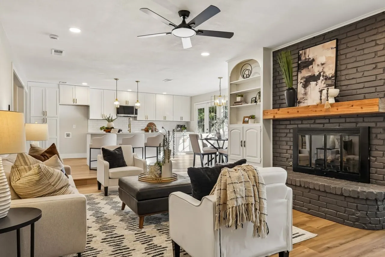 Single Family Residence For Sale in Tarrant County , 2872 Hurstview Drive, Hurst, Texas 76054, 4 Bedroom, 3 Bathroom, 2 Garage spaces, 2,683 Sqft, built in 1978, mls#21401492, Real Estate Agent in Hurst, Homes For Sale in Tarrant county, Homes For Sale in Hurst, Realtor in Hurst Texas, Real Estate Brokerage Independent Realty Texas, Luminita Cordes Realtor