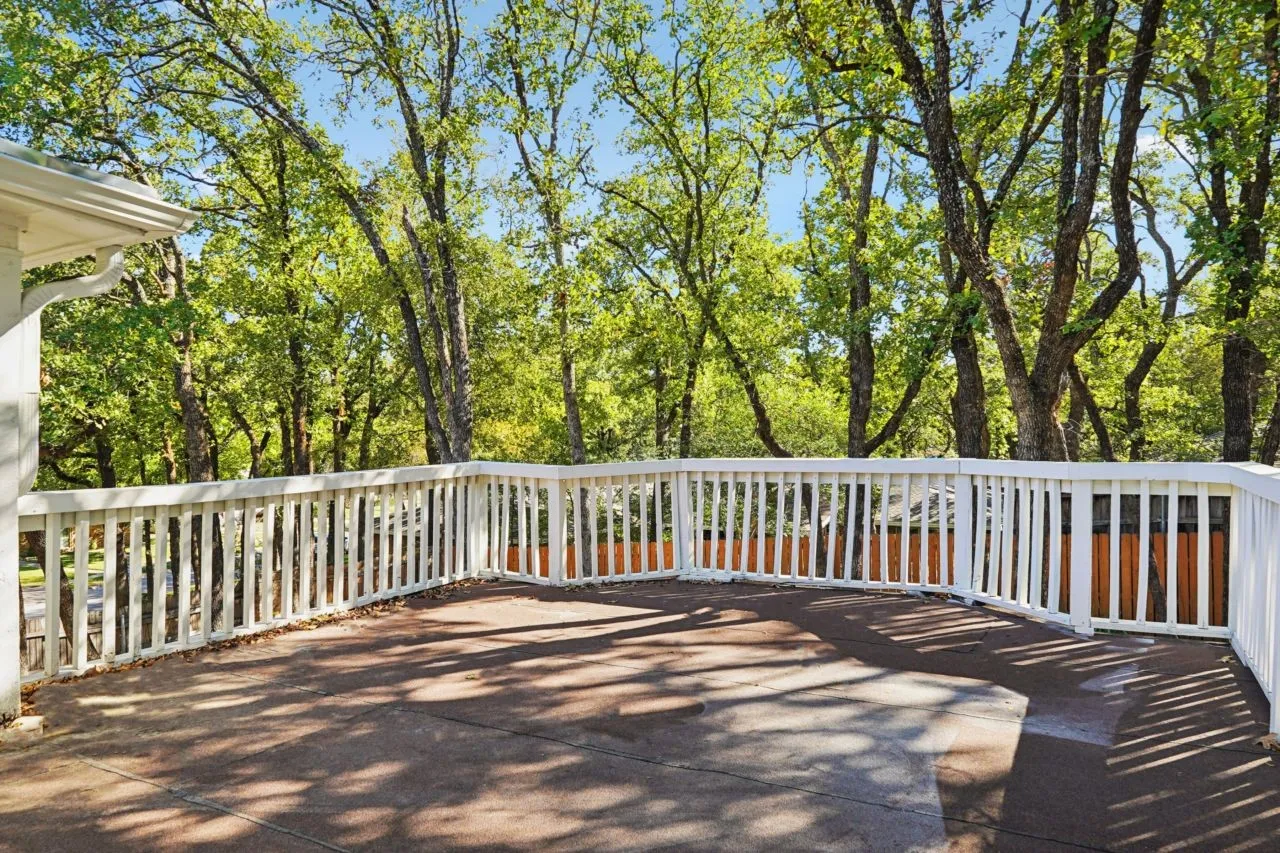 Single Family Residence For Sale in Tarrant County , 2872 Hurstview Drive, Hurst, Texas 76054, 4 Bedroom, 3 Bathroom, 2 Garage spaces, 2,683 Sqft, built in 1978, mls#21401492, Real Estate Agent in Hurst, Homes For Sale in Tarrant county, Homes For Sale in Hurst, Realtor in Hurst Texas, Real Estate Brokerage Independent Realty Texas, Luminita Cordes Realtor